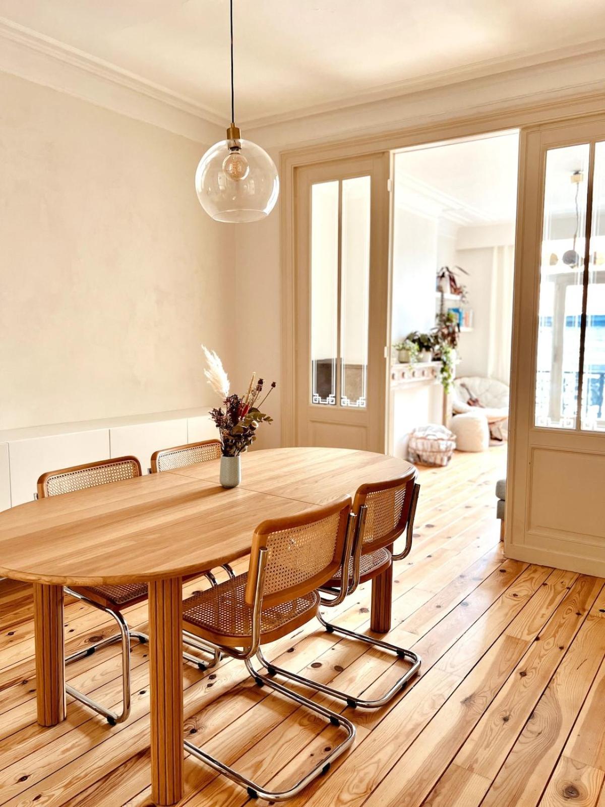 Bright And Cozy In Apartment *