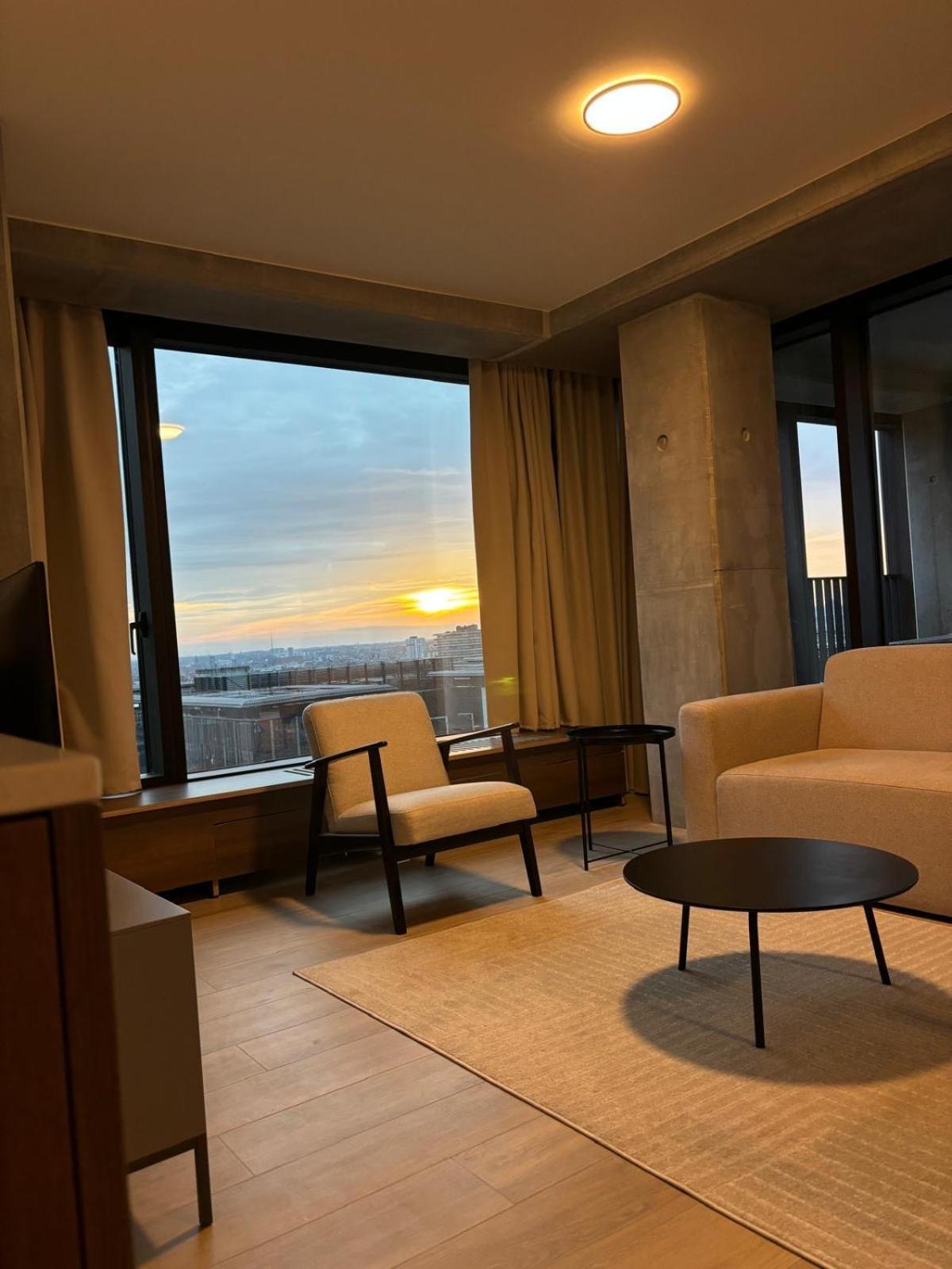 Luxurious In Center Apartment