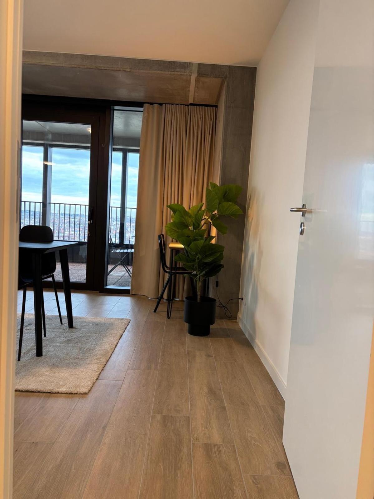 Luxurious In Center *