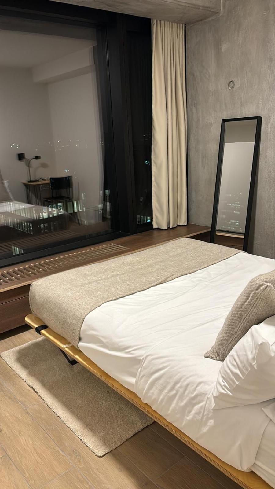 Luxurious In Center Apartment *