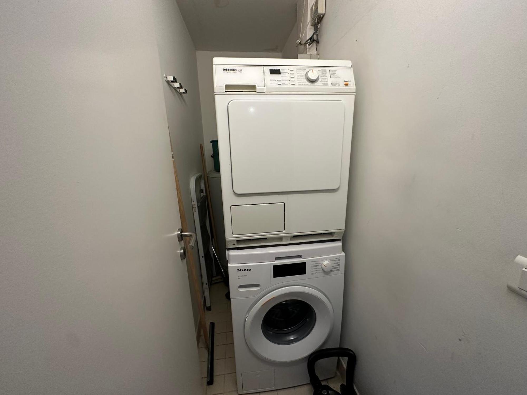 2 Bedroom In Lovely Louise Area Apartamento