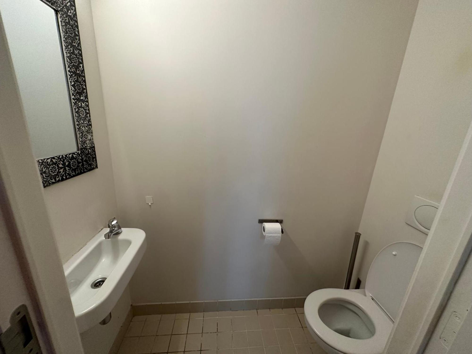 2 Bedroom In Lovely Louise Area Apartamento Bruxelas