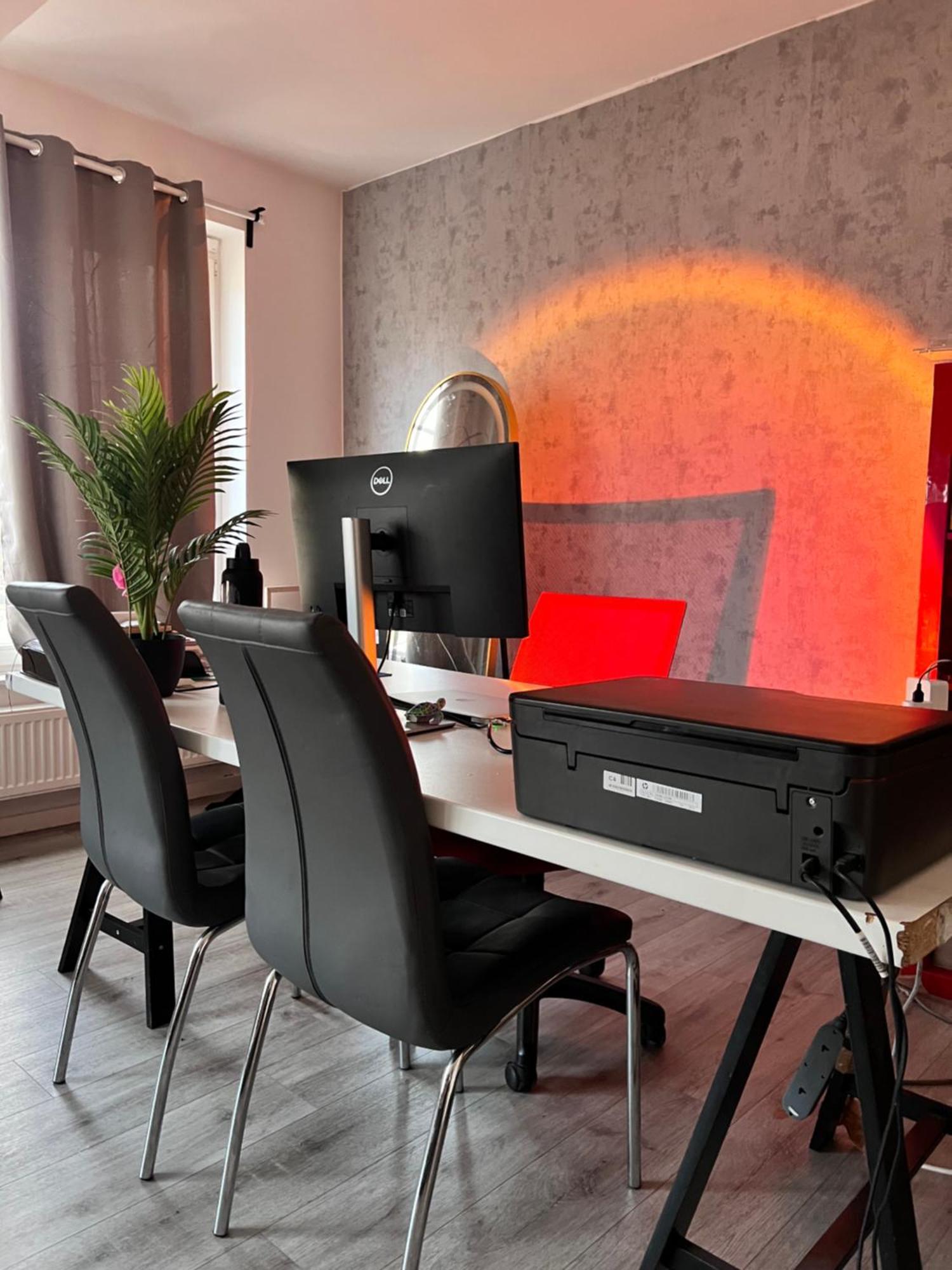 Chambre Et Etage Prives Dans Un Duplex Moderne Homestay Brussels