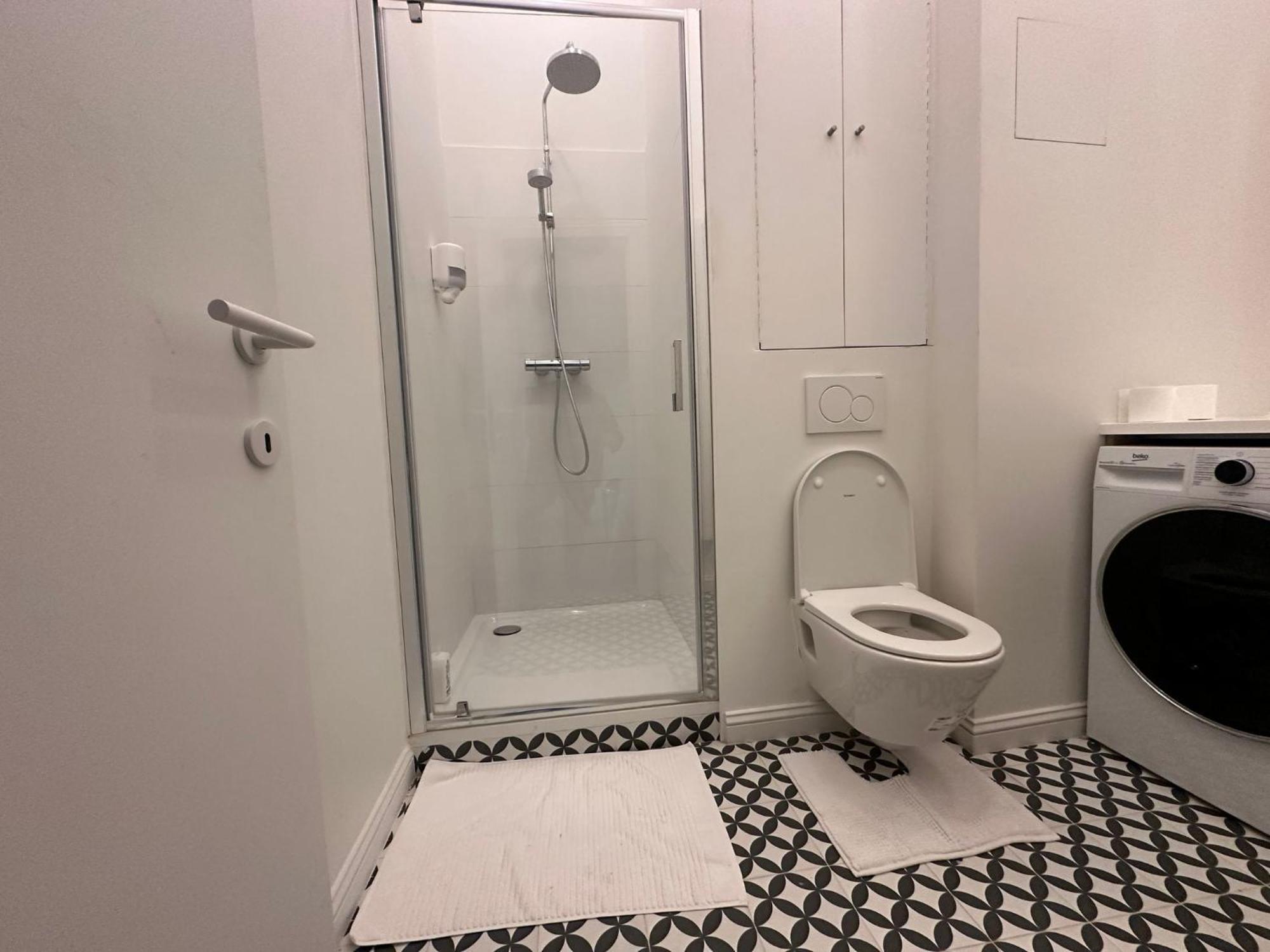 Apartment Self Check In For 2 In Center Of Ixelles *