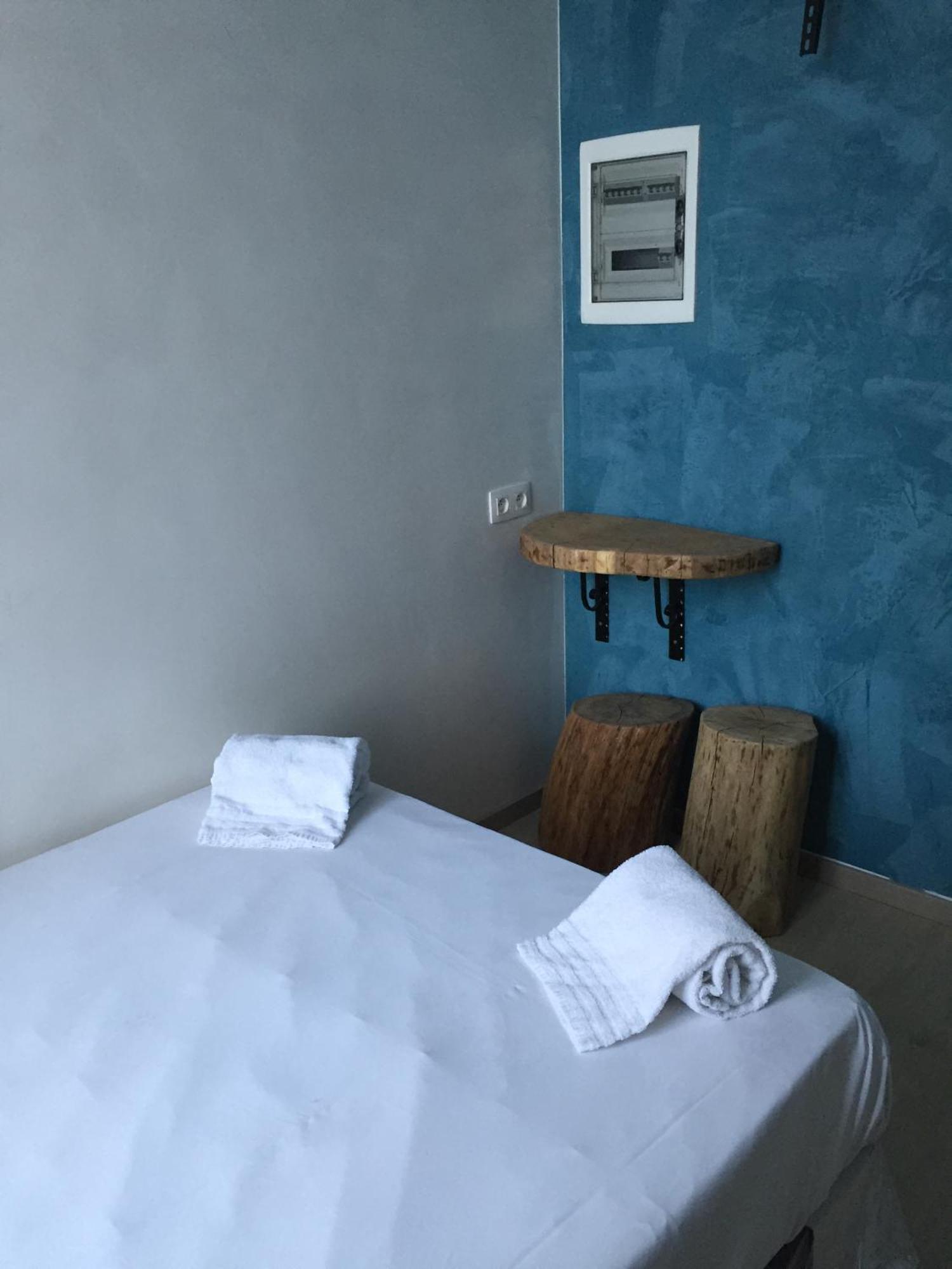 Midi 81 Hostel