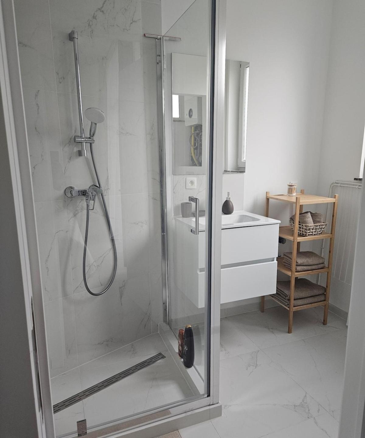 With Terrace 2 Brussels