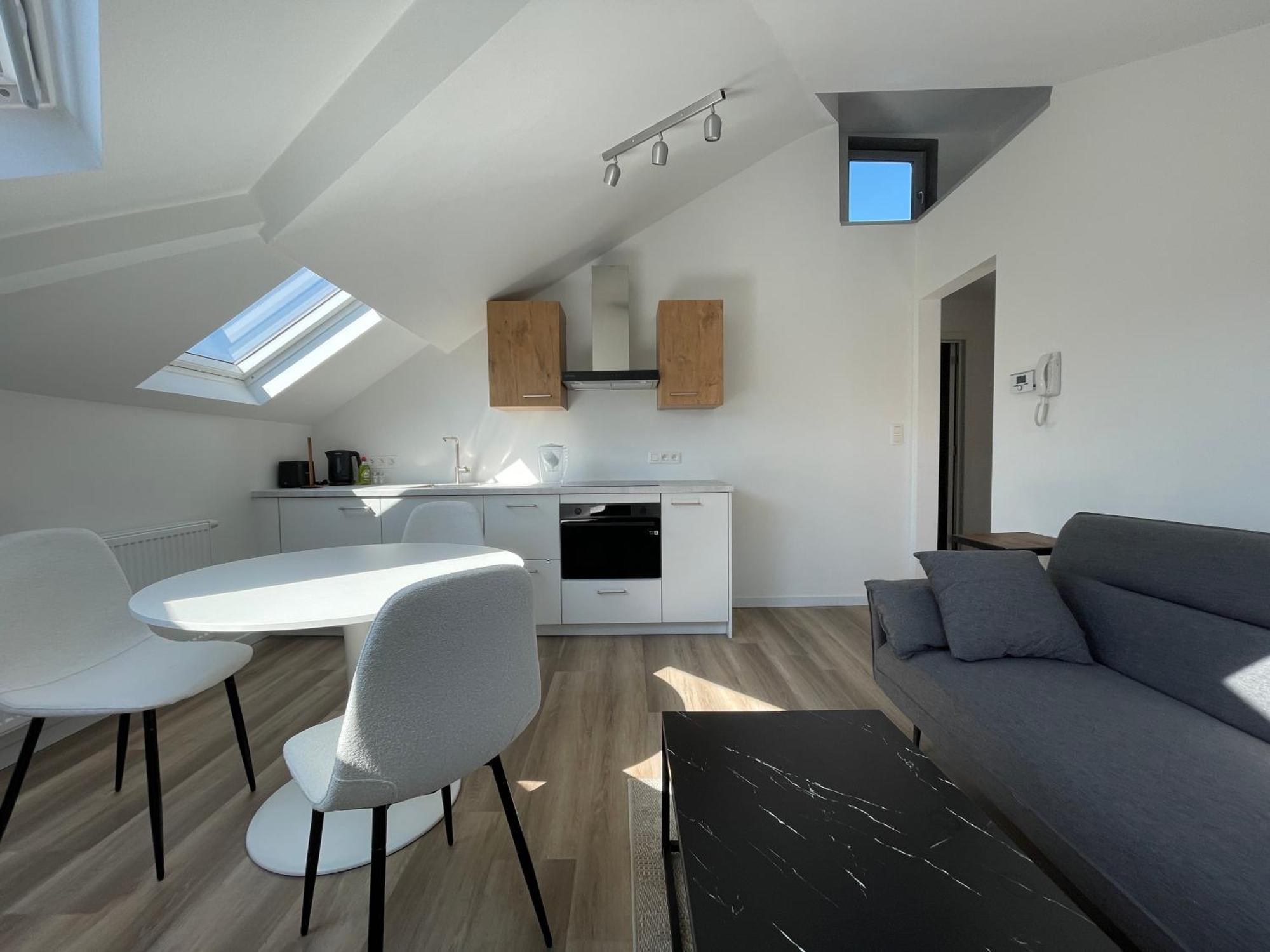Apartment Midi Station 3 *