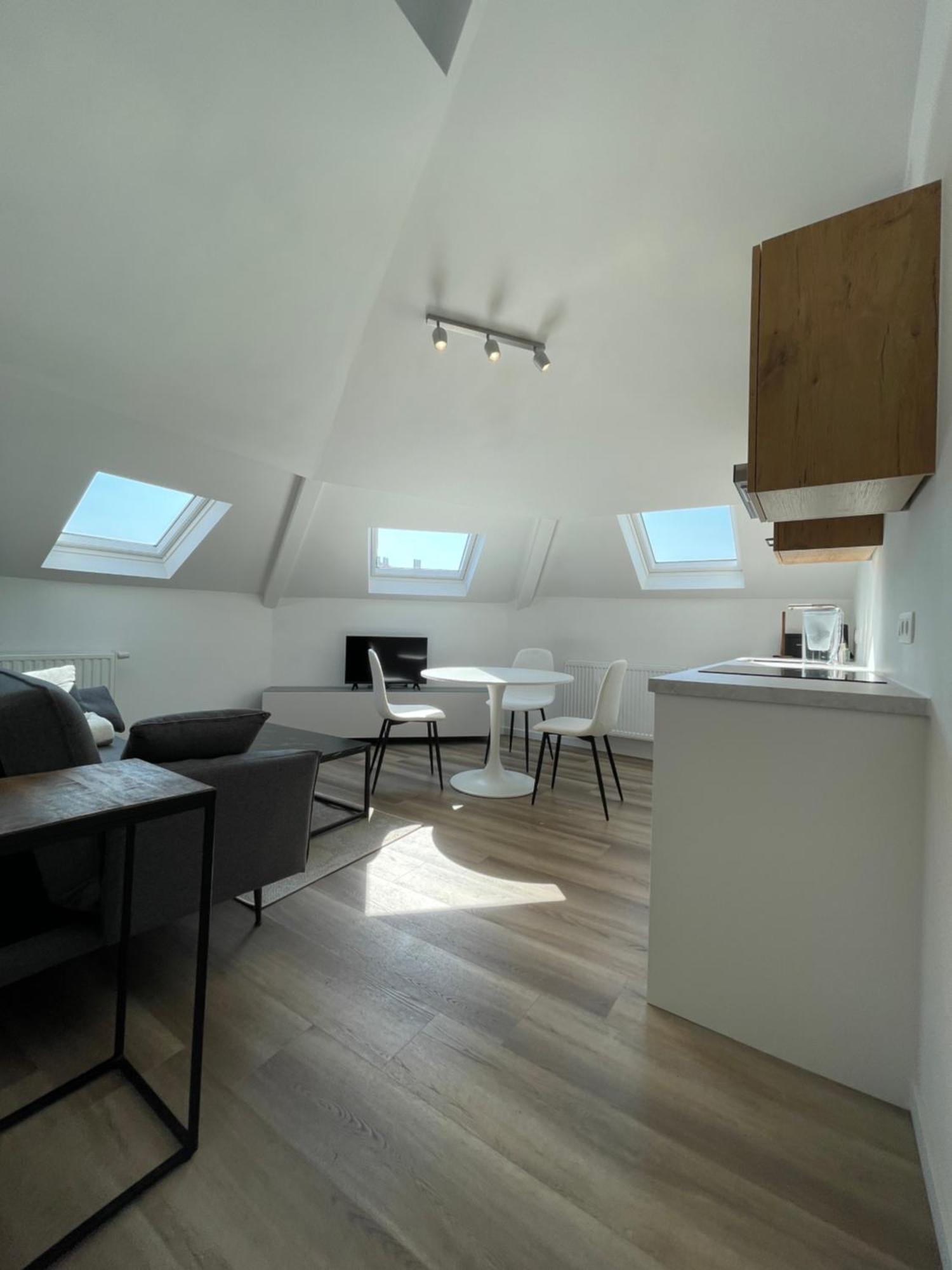 Midi Station 3 Apartment