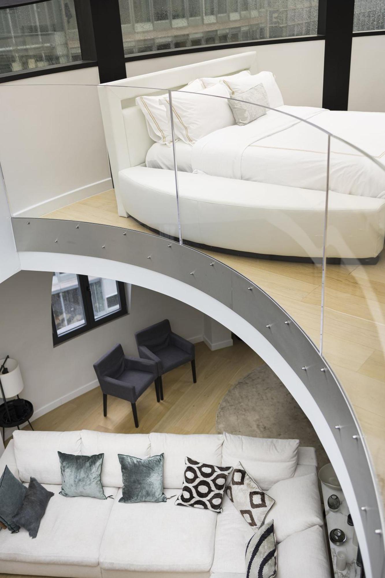 Triplex Penthouse In The Center