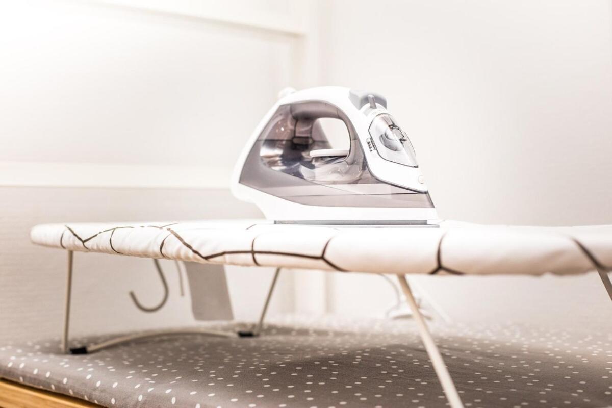 Apartment Spacious And Chic 1br - Separate Kitchen & Washer *