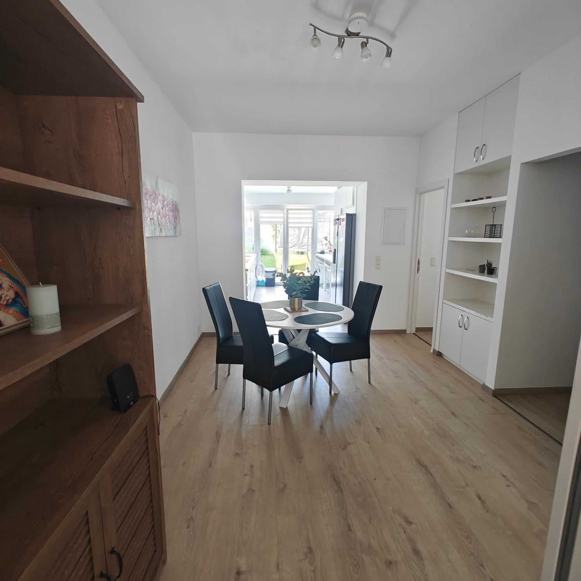 Cosy 2 Bedroom With Private Garden