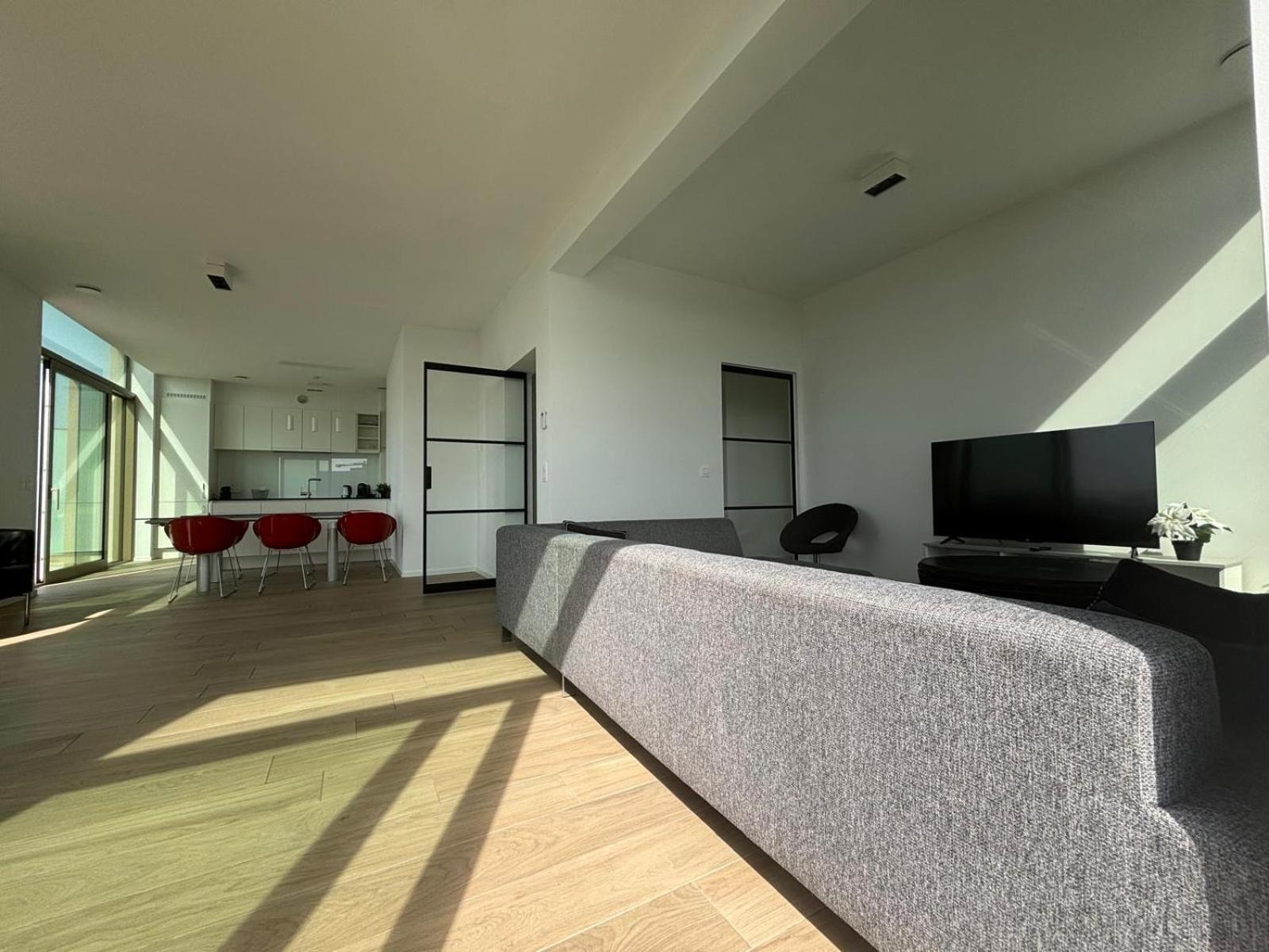Splendid Penthouse In Center With Water View Apartment