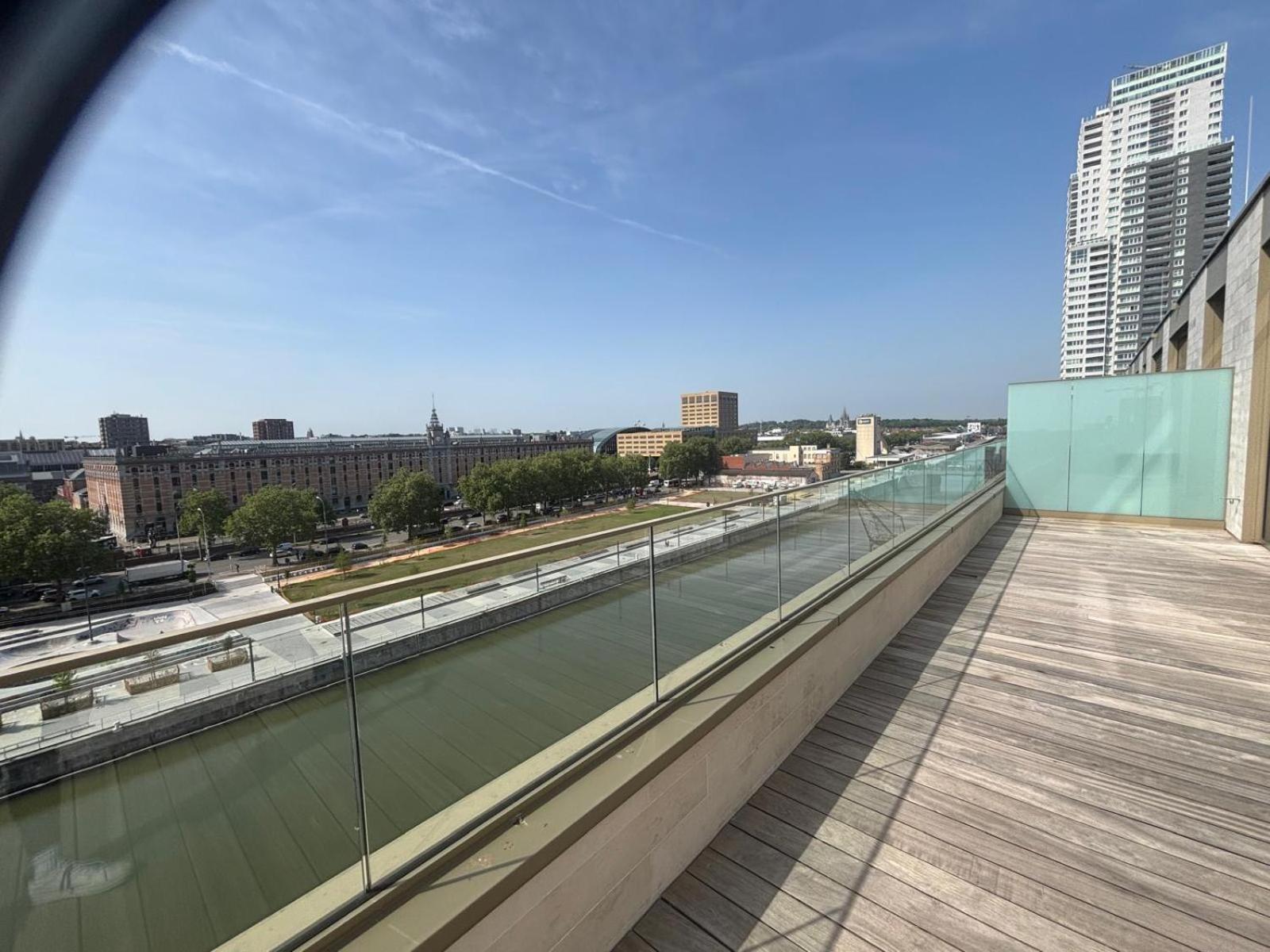 Splendid Penthouse In Center With Water View Apartment