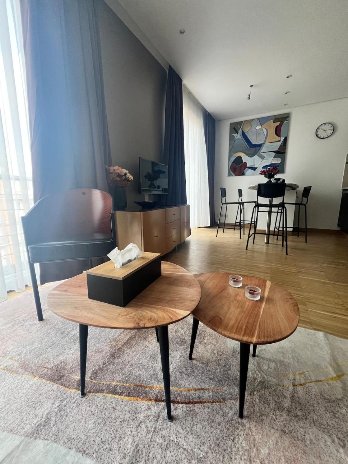 Cozy And Modern Apartment *