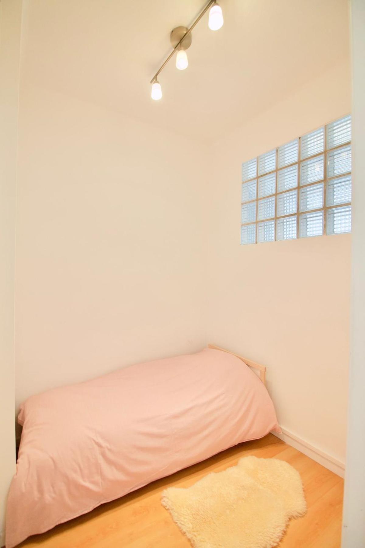 Very & Large Studio-plasky *