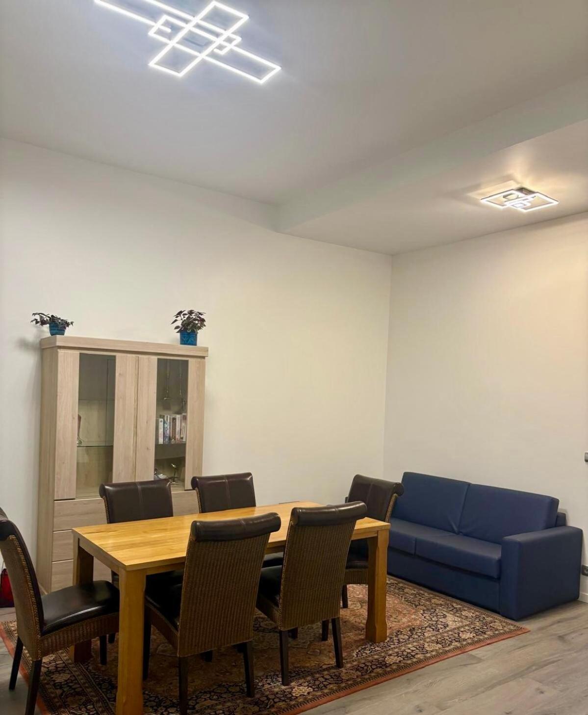 Modern 1 Bedroom And Sofa Bed Apartment