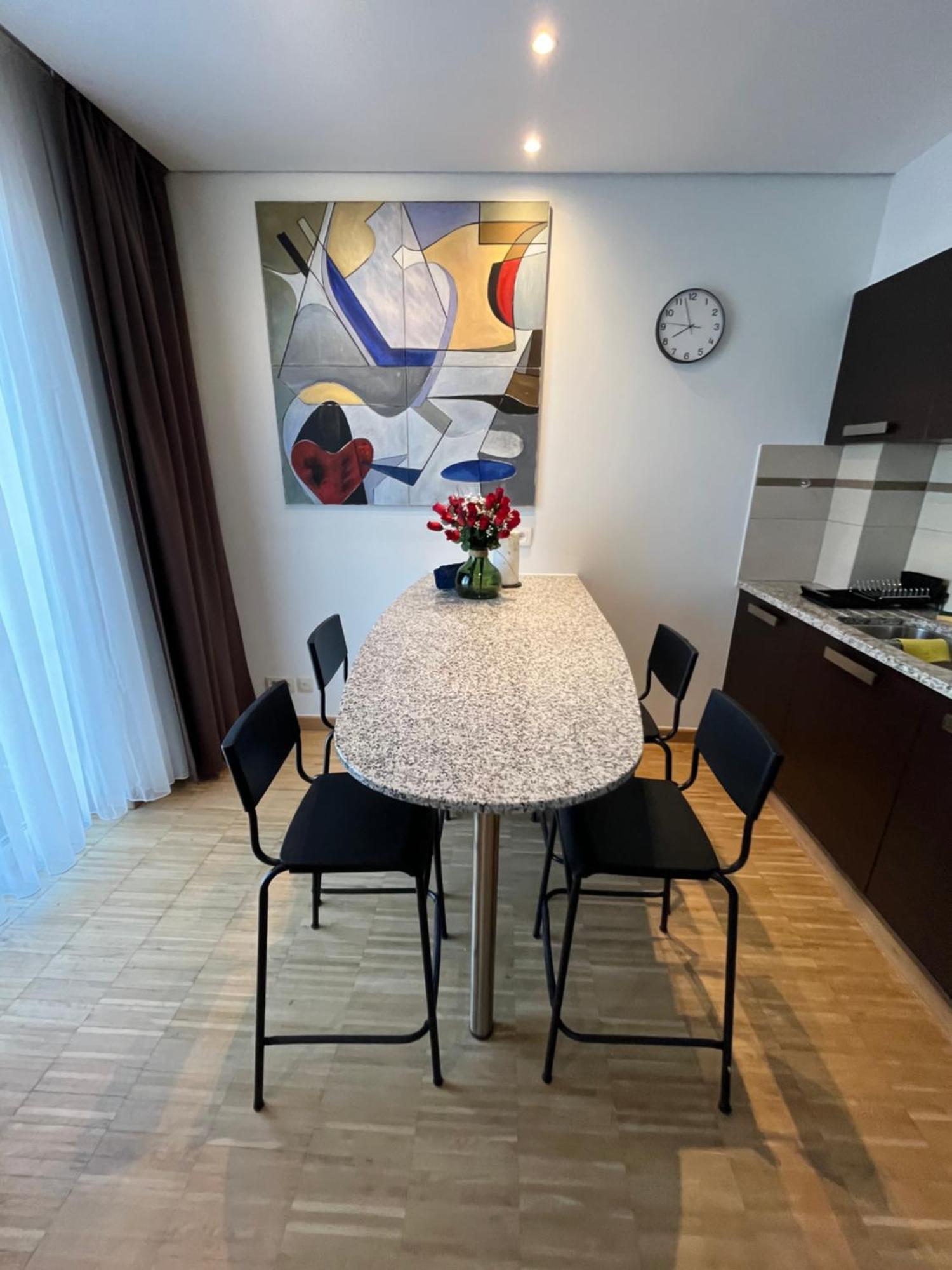Apartment Cozy And Modern