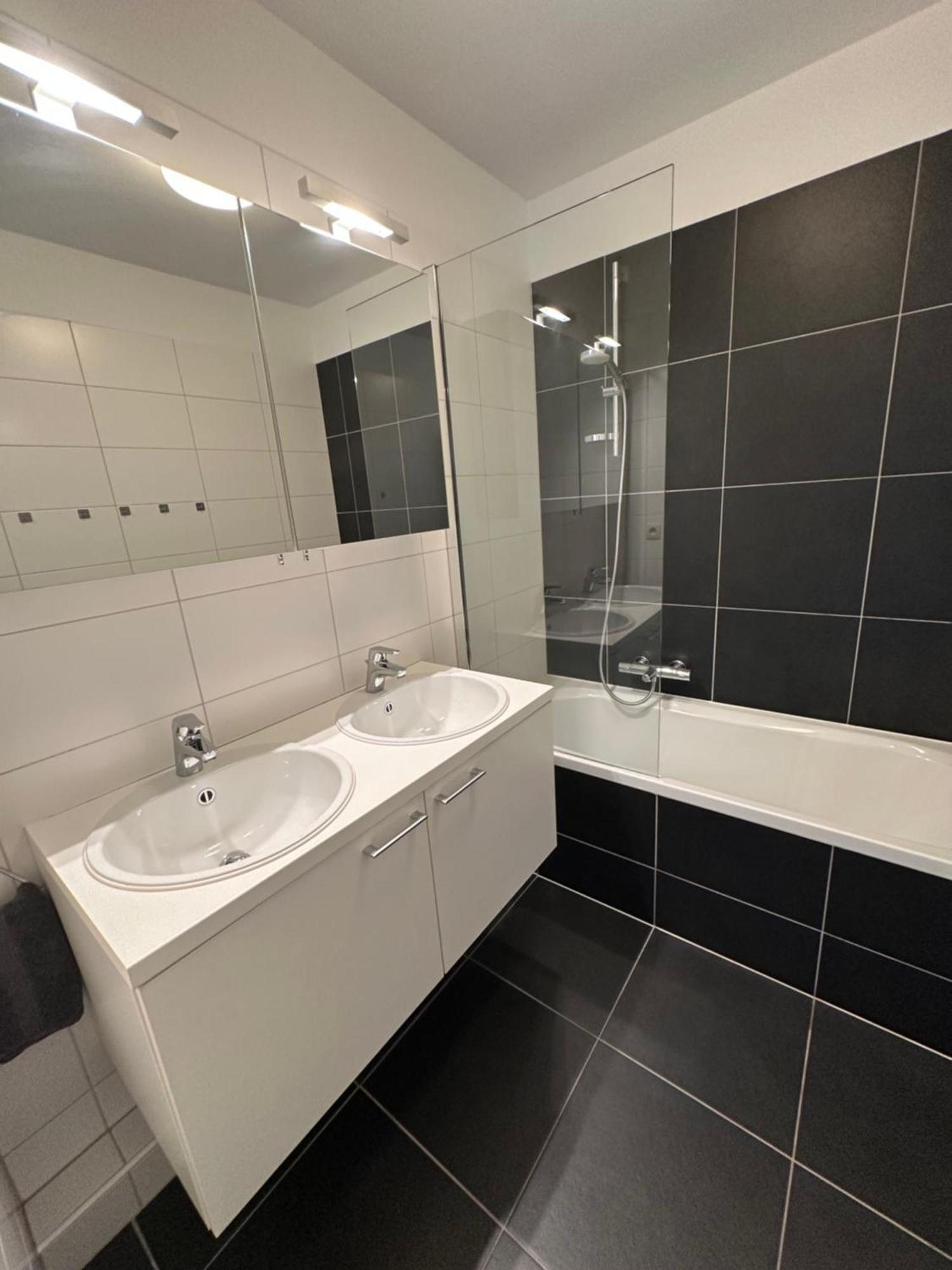Grand Place View - 2bd - Exclusive