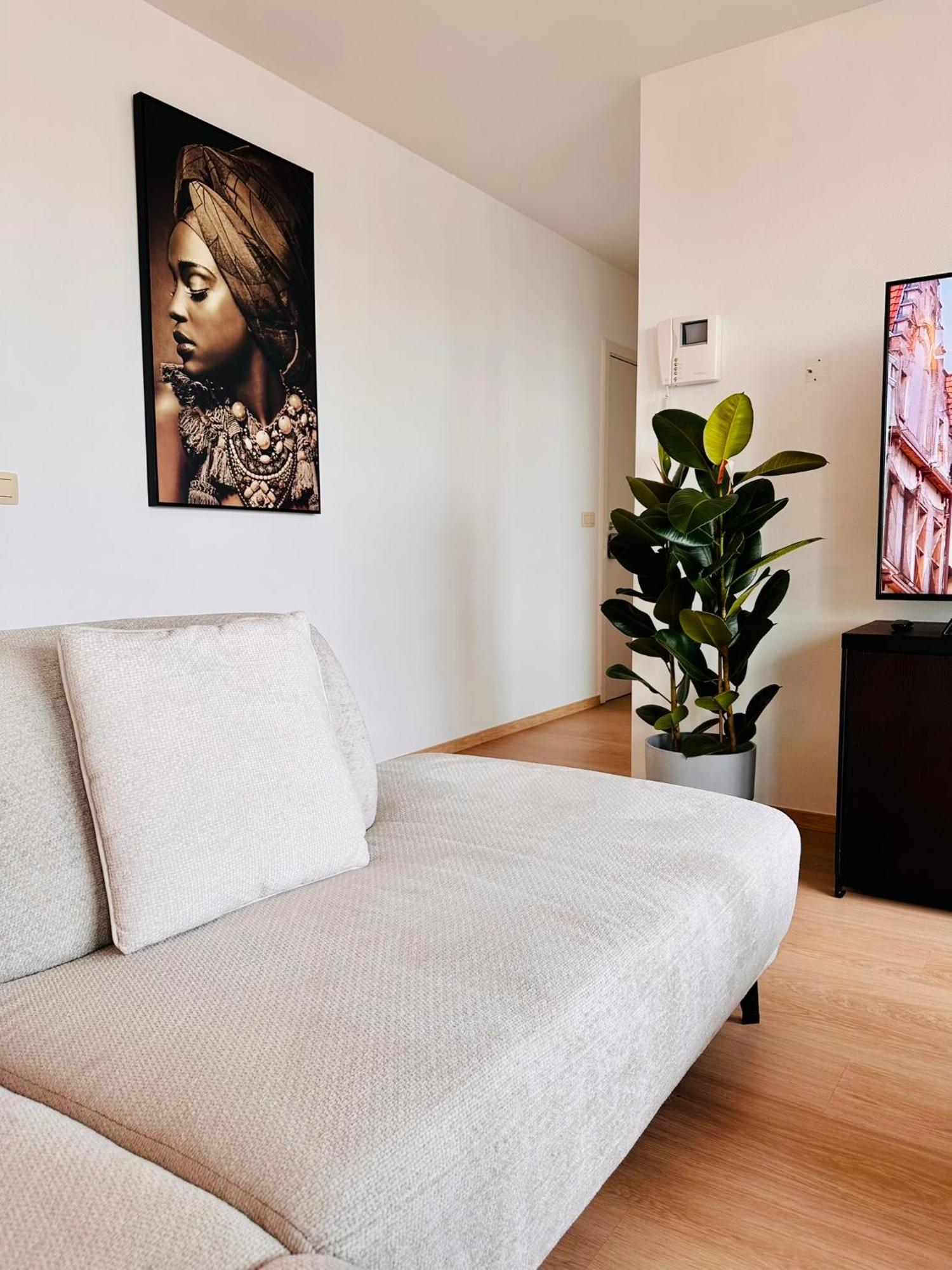 Grand Place View - 2bd - Exclusive