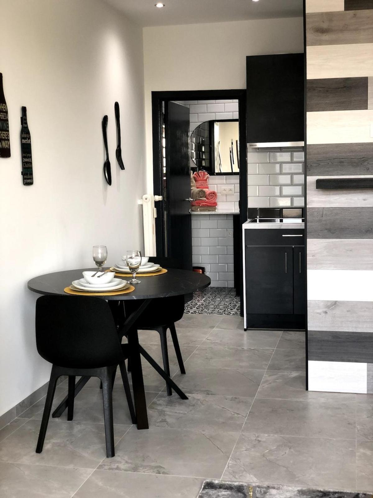 30 Pied A Terre *