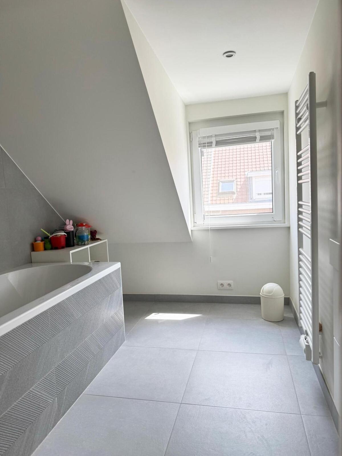 Spacious Duplex For Rent Paduwa * Brussels