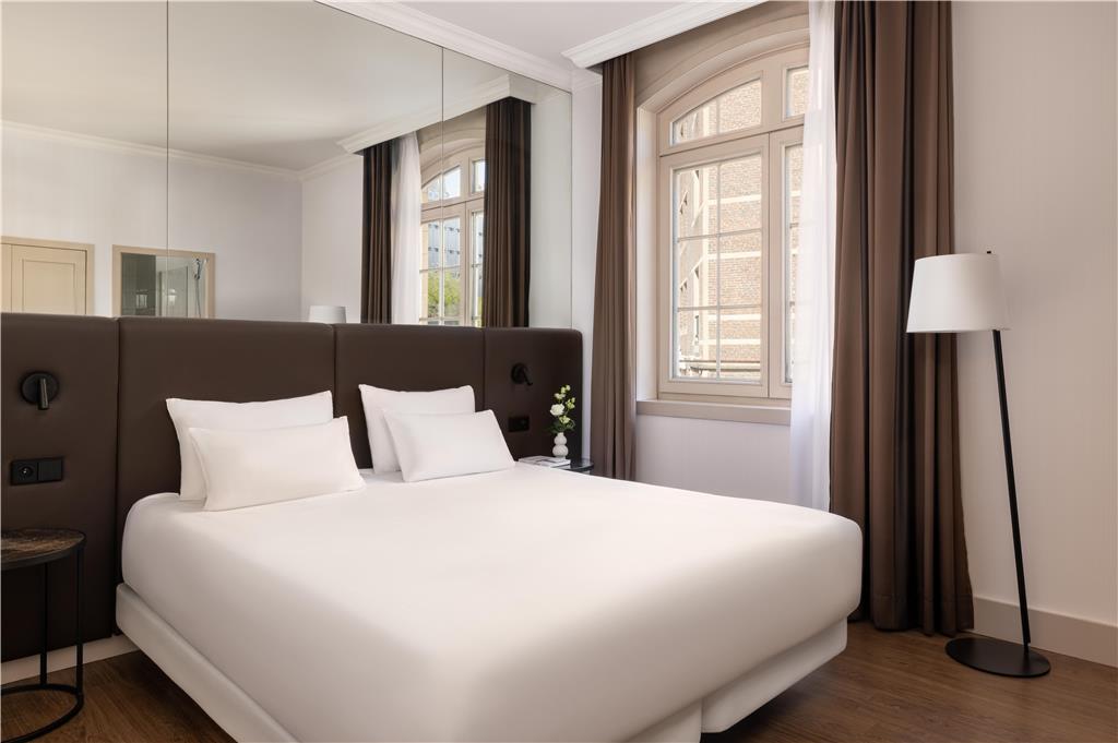 Hotel Nh Carrefour De L'europe 4*
