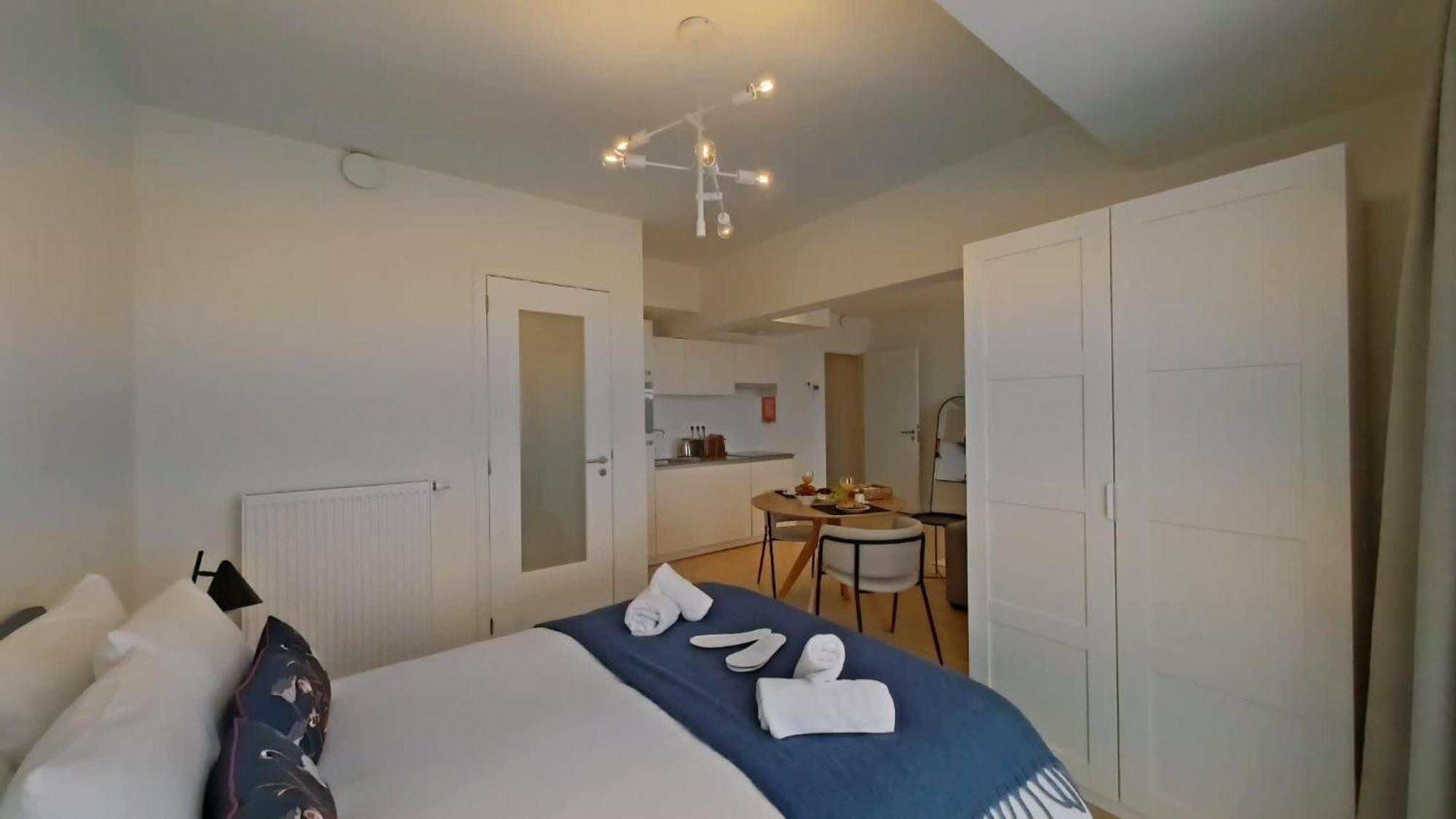 Large In A Serviced Building Apartment