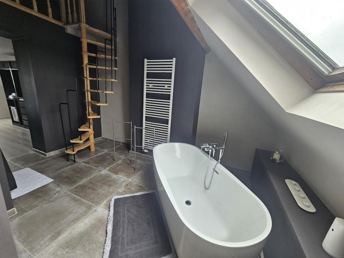 Luxury Triplex Stylish 2br In *