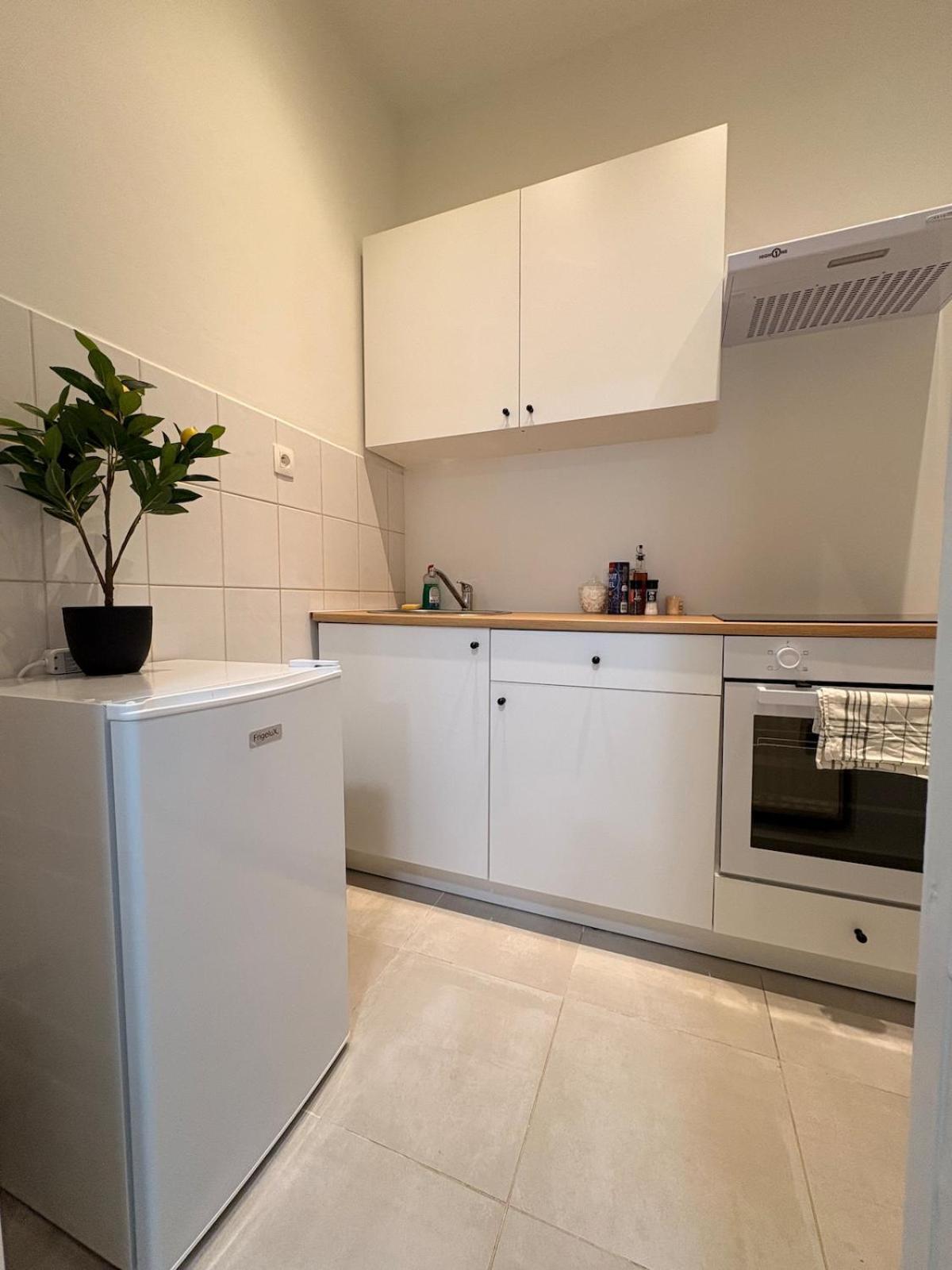 Comfortable 10 Min From Midi Station And 15 Min From Center *