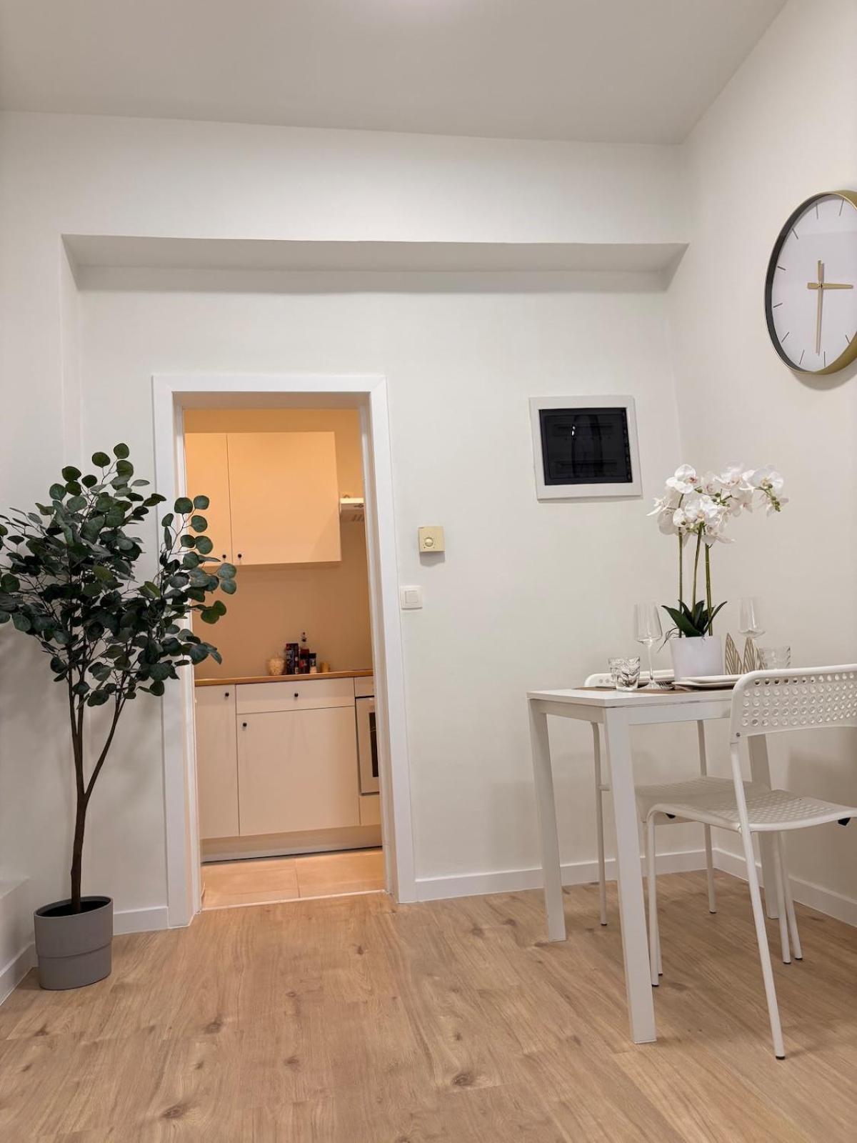 Comfortable 10 Min From Midi Station And 15 Min From Center * Brussel