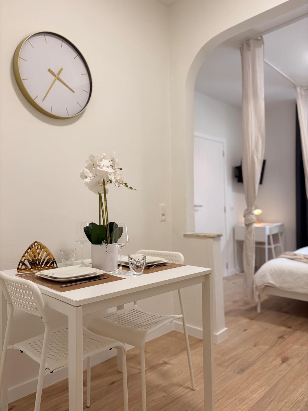 Appartement Comfortable 10 Min From Midi Station And 15 Min From Center Brussel