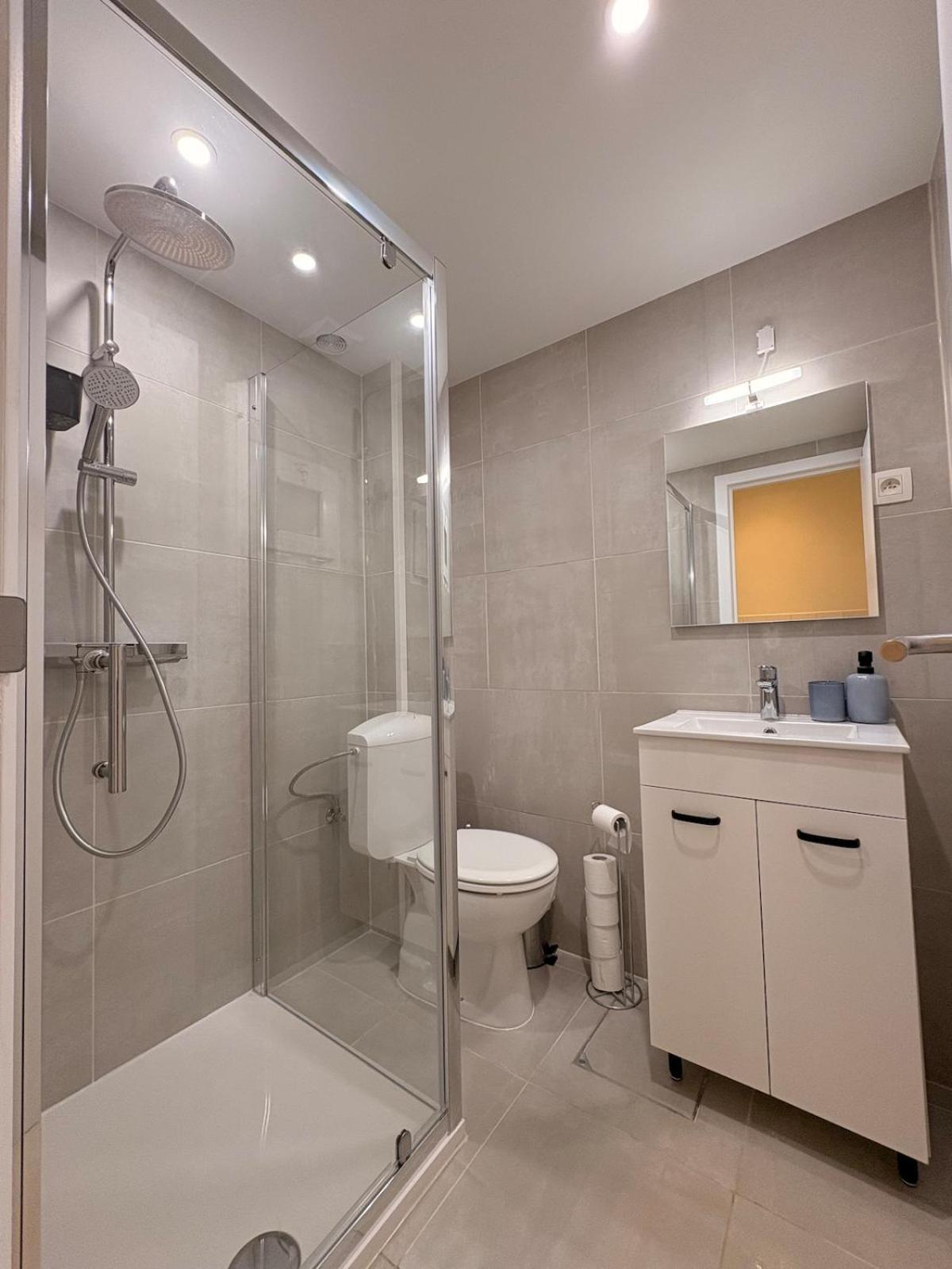Comfortable 10 Min From Midi Station And 15 Min From Center Brussel