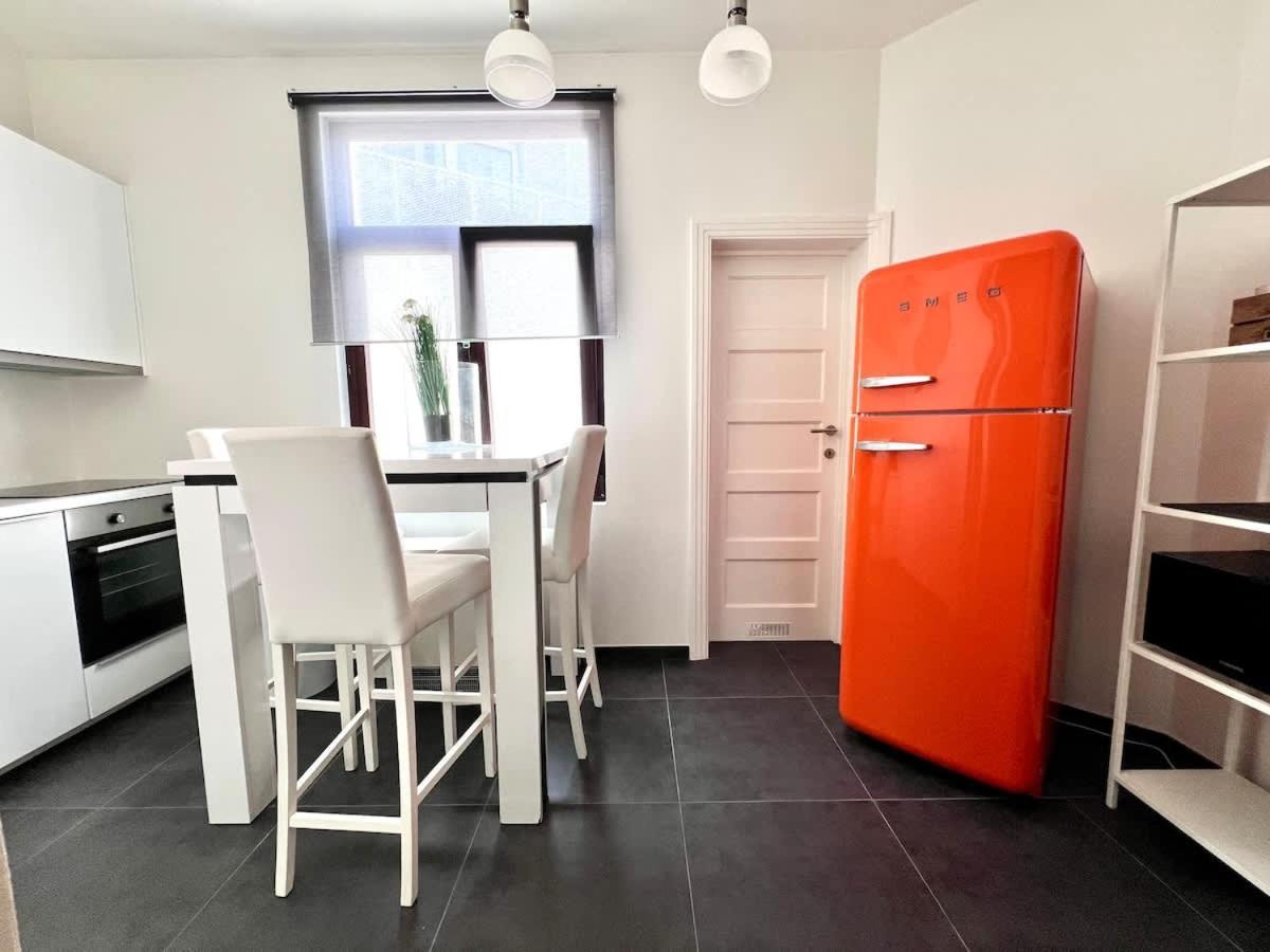 Apartment Chic & *