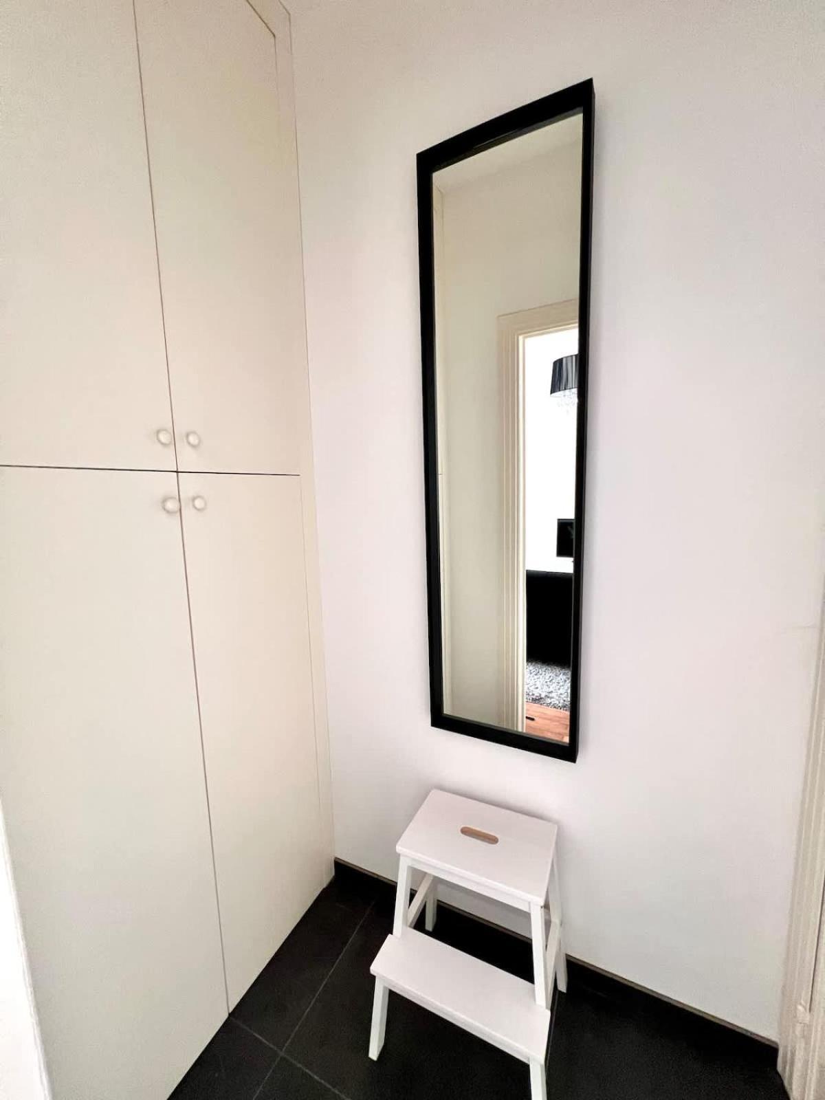 Apartment Chic &