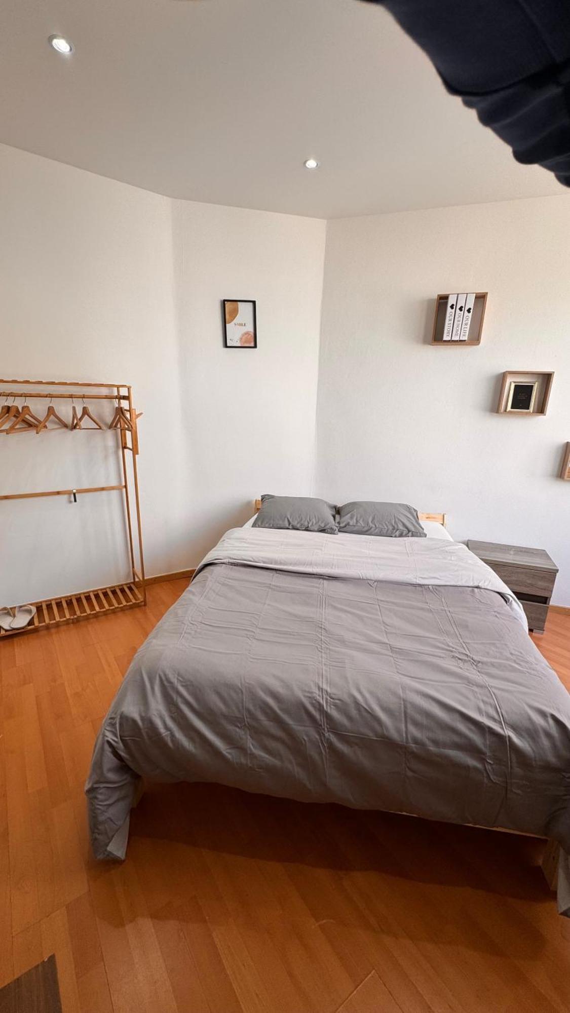 Apartment T2 Neuf Quartier Calme Et Transport Devant