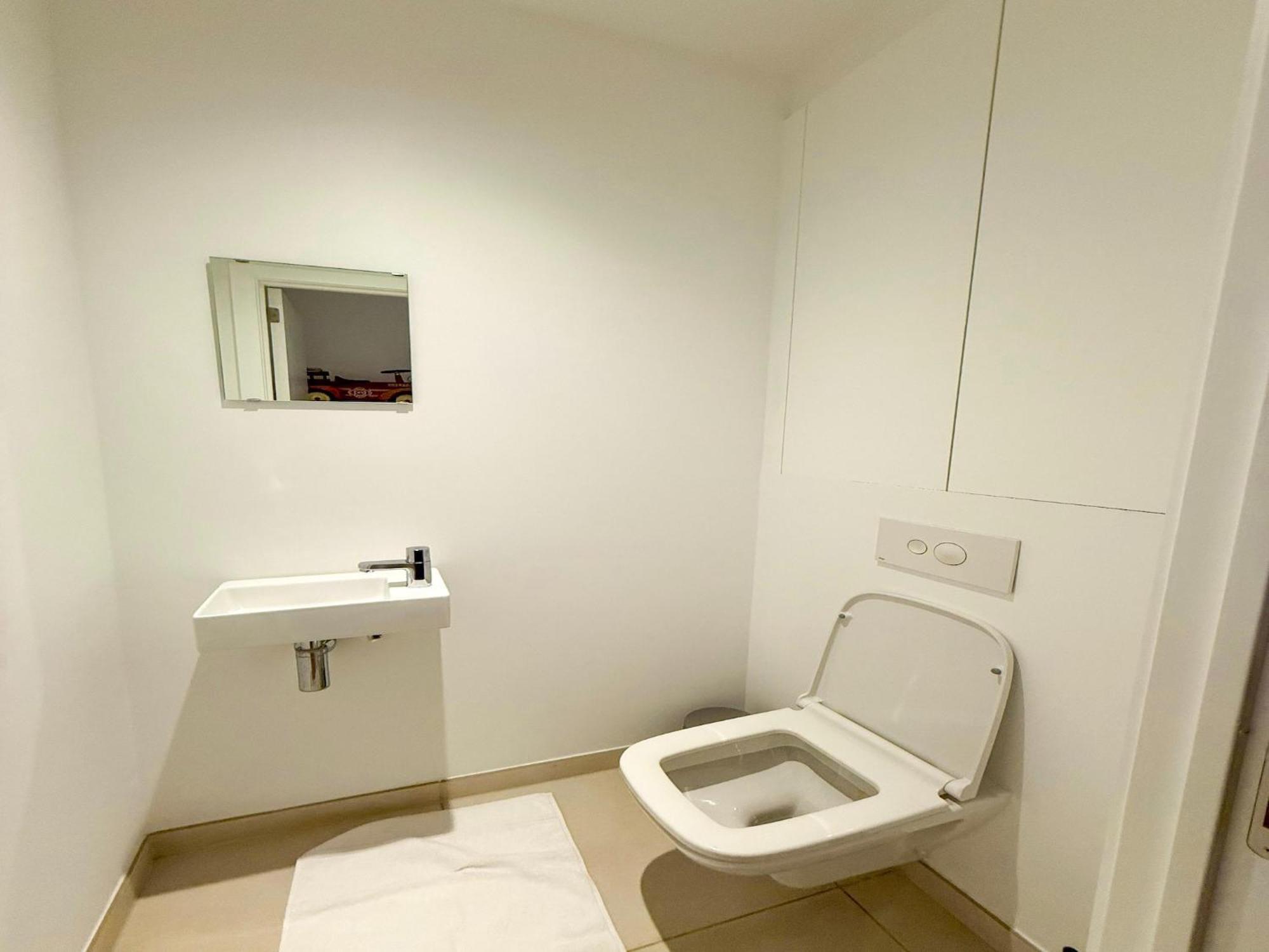 Near Luxembourg Square, Cleaning Included Apartment Brussels
