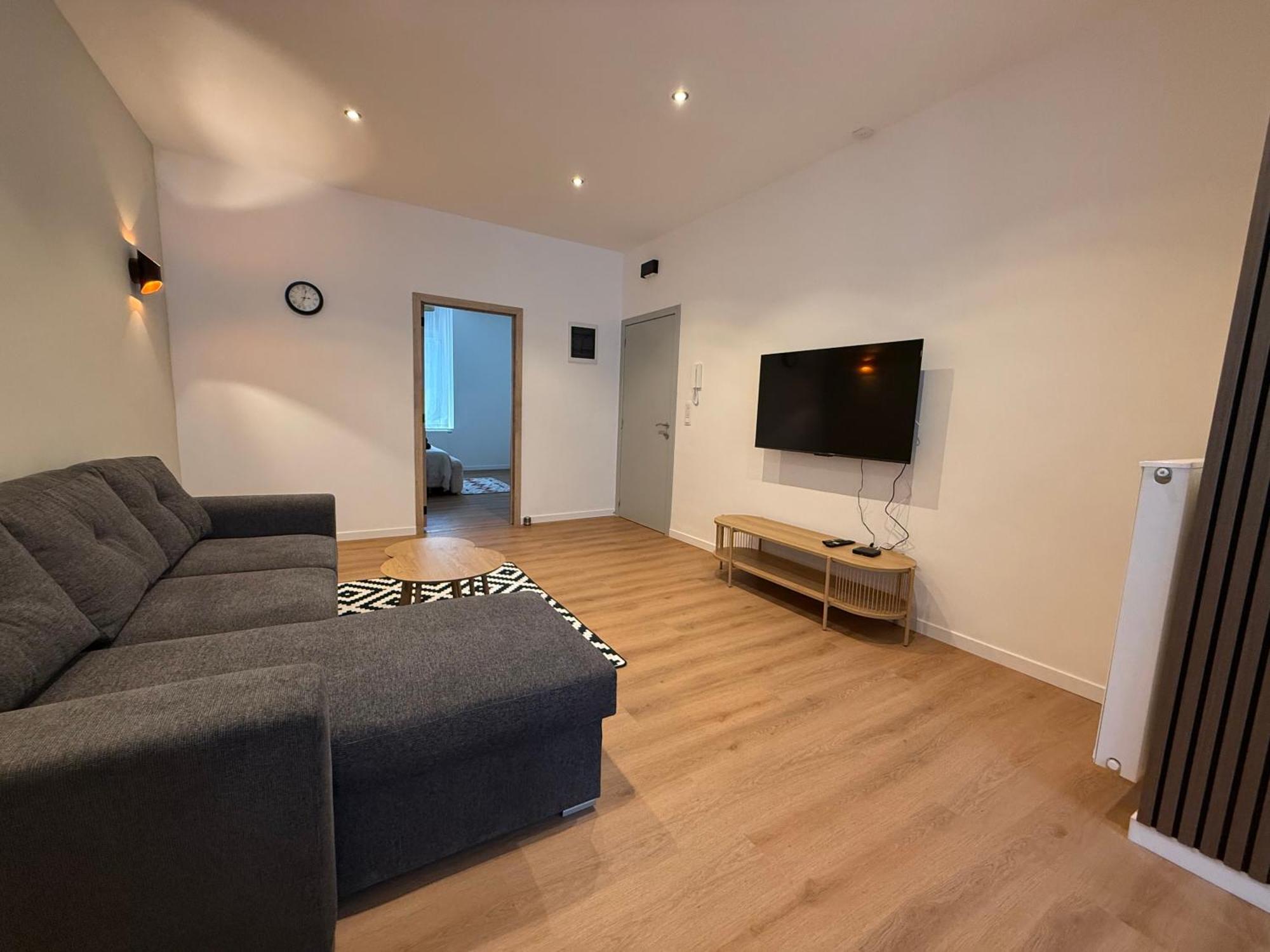 Le Goujons - New Near Midi Station * Brussels