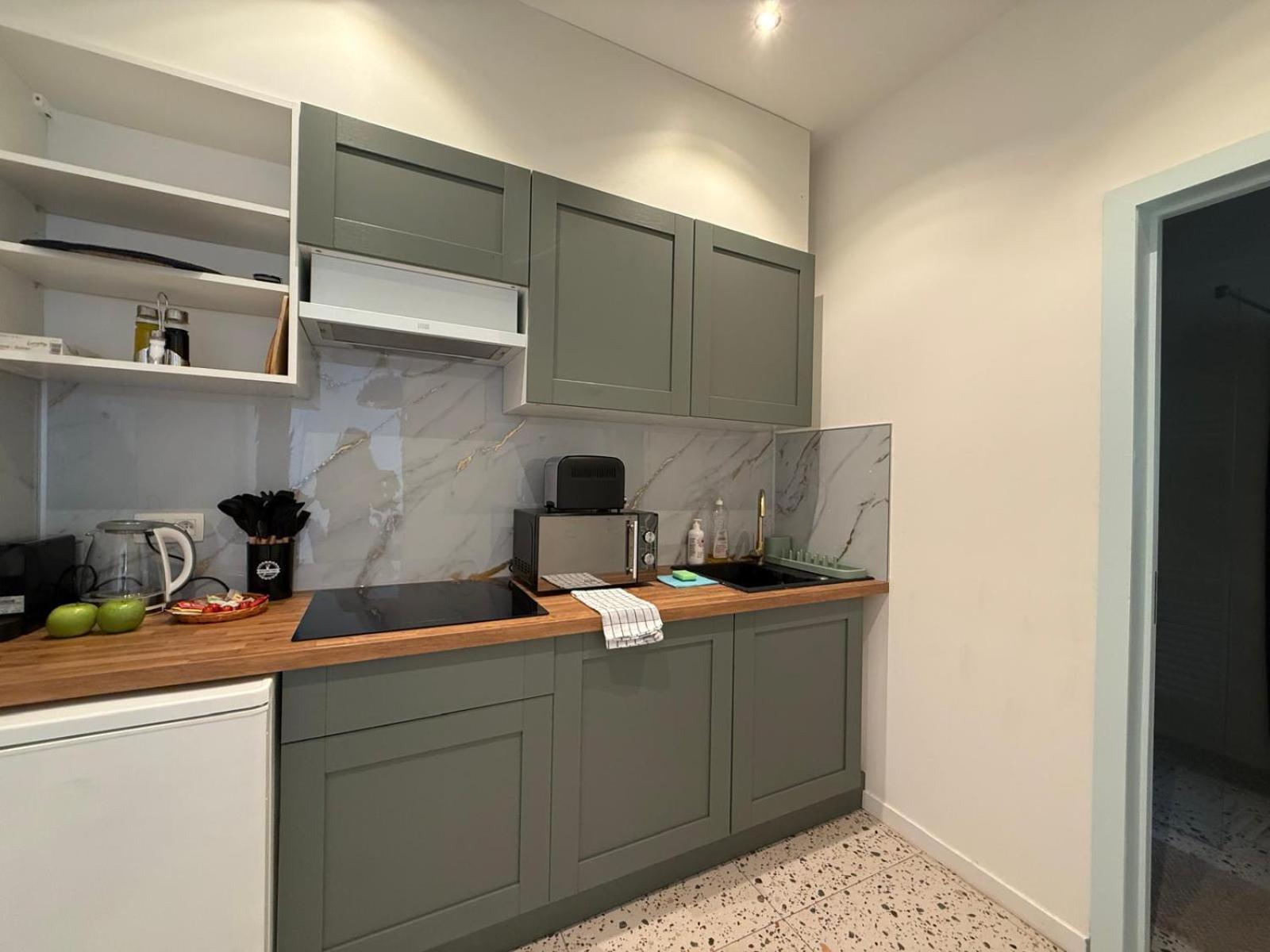 Le Goujons - New Near Midi Station Brussels