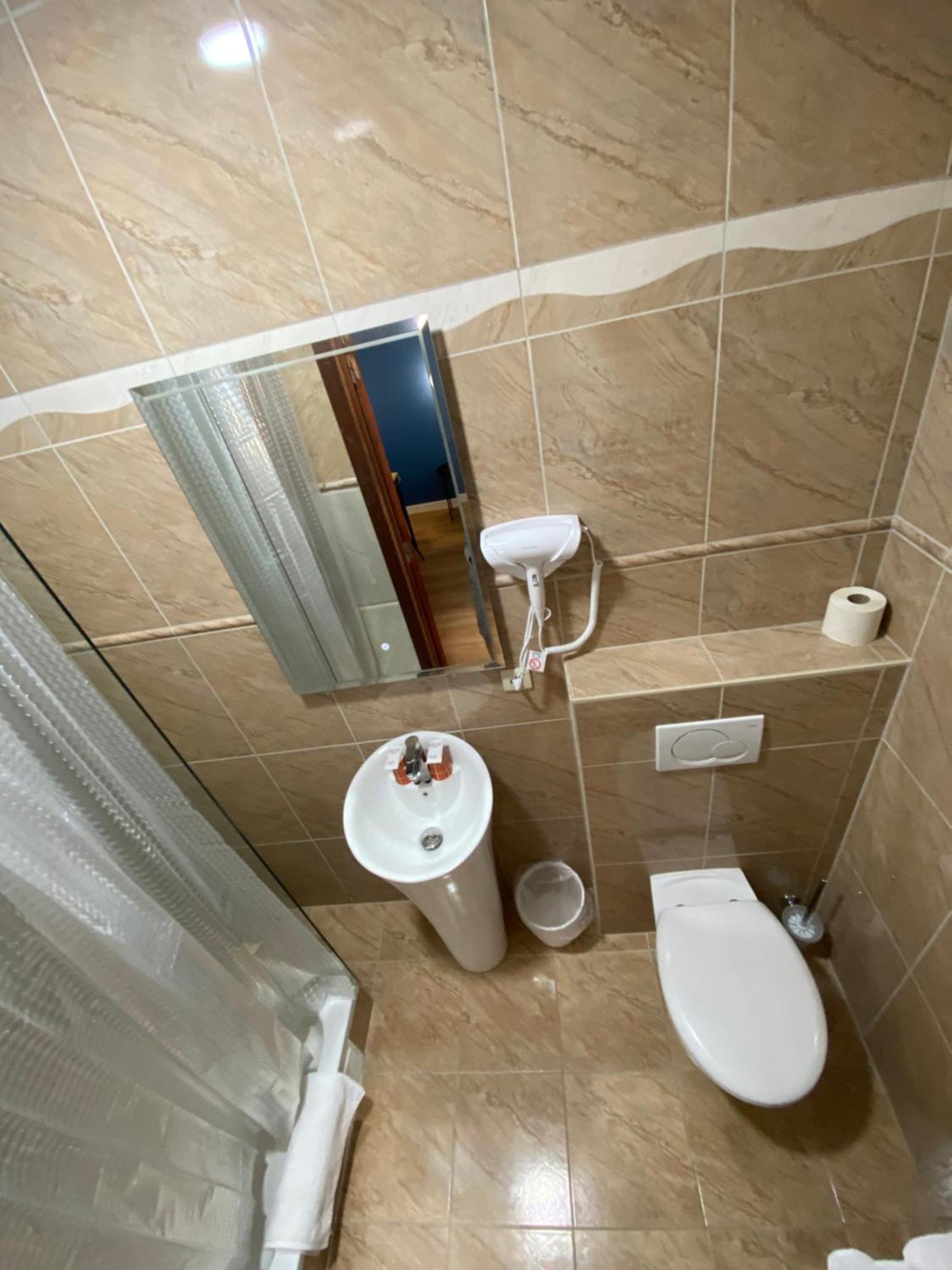 Windsor Khách sạn 2*