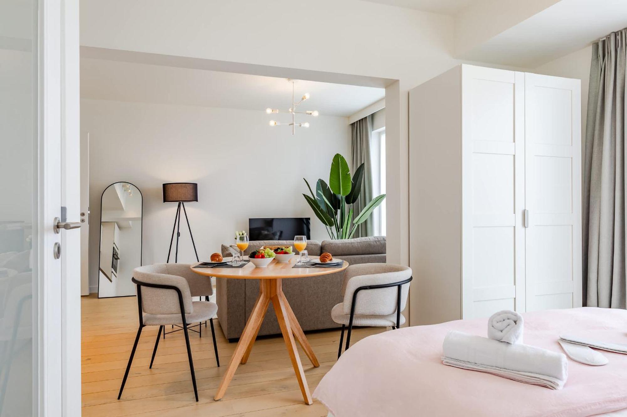 Apartment Large In A Serviced Building