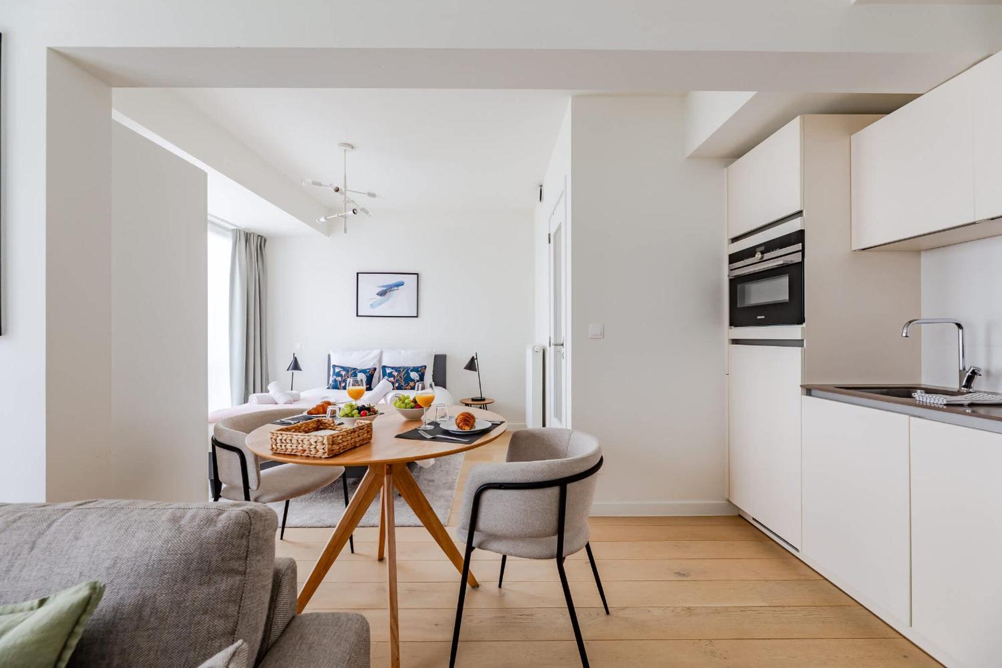 Apartment Large In A Serviced Building Brussels