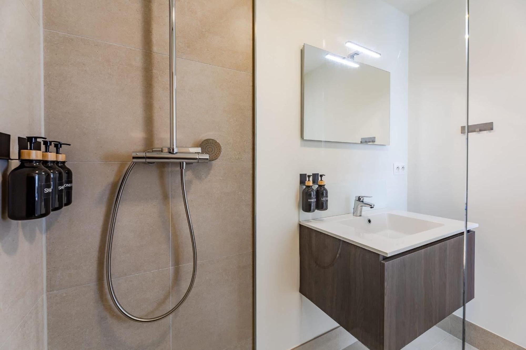 Apartment Large In A Serviced Building *