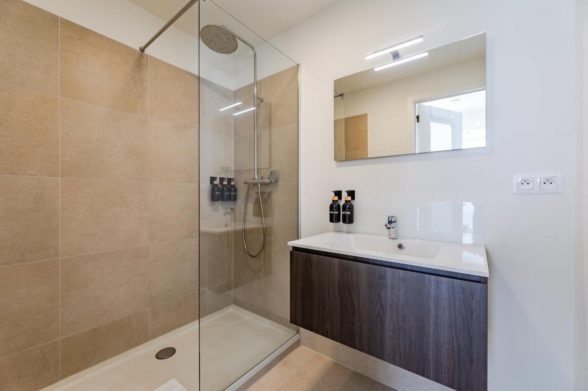 Apartment Large In A Serviced Building *