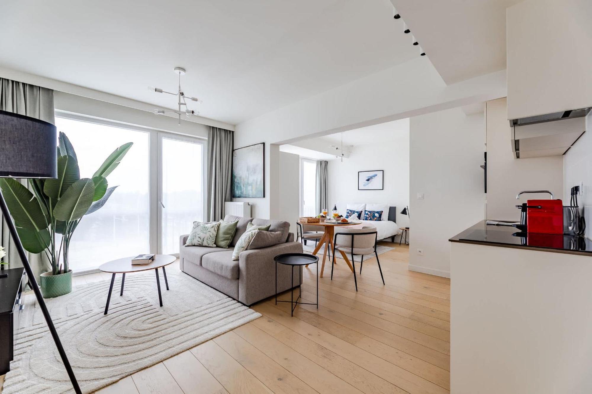 Large In A Serviced Building Apartment