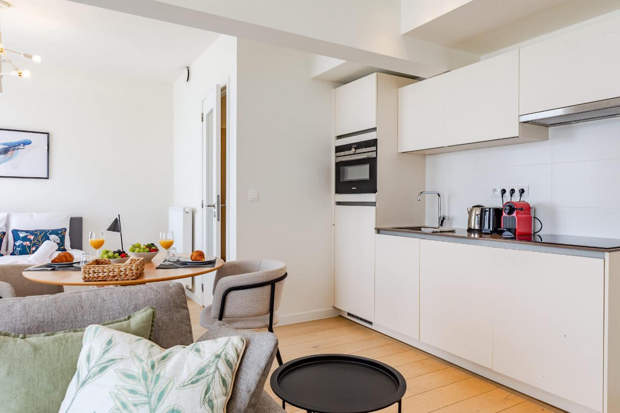 Apartment Large In A Serviced Building *