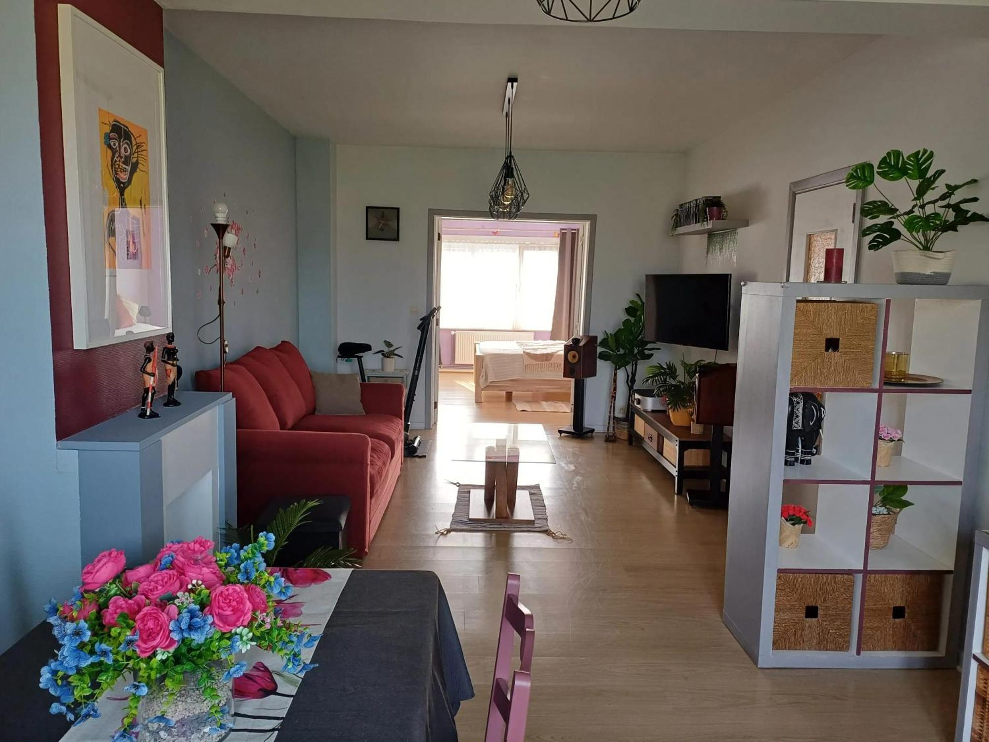 Apartment With Terrace In Berchem-sainte-agathe