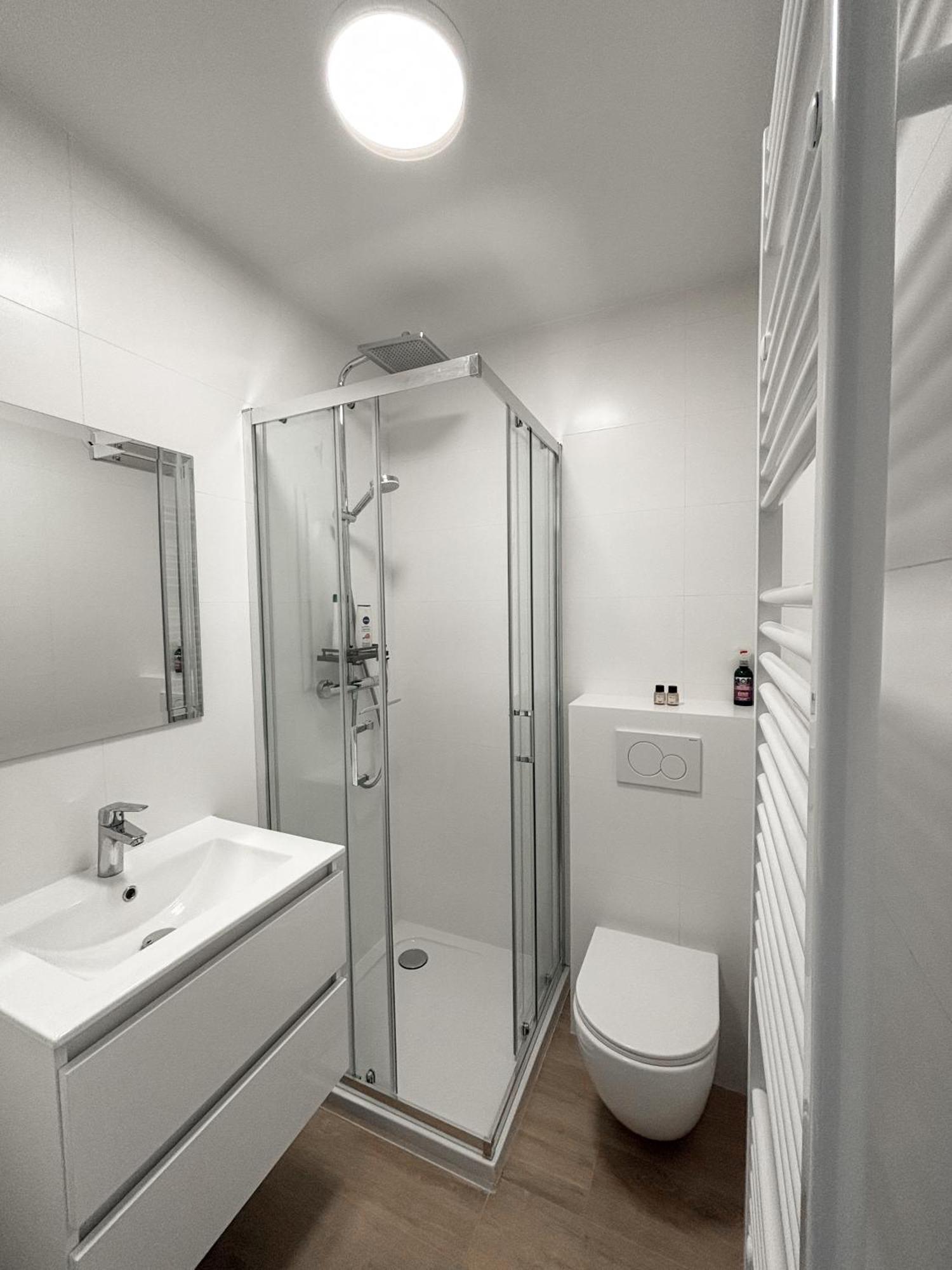 Fully Furnished And Modern Flat - Center Căn hộ