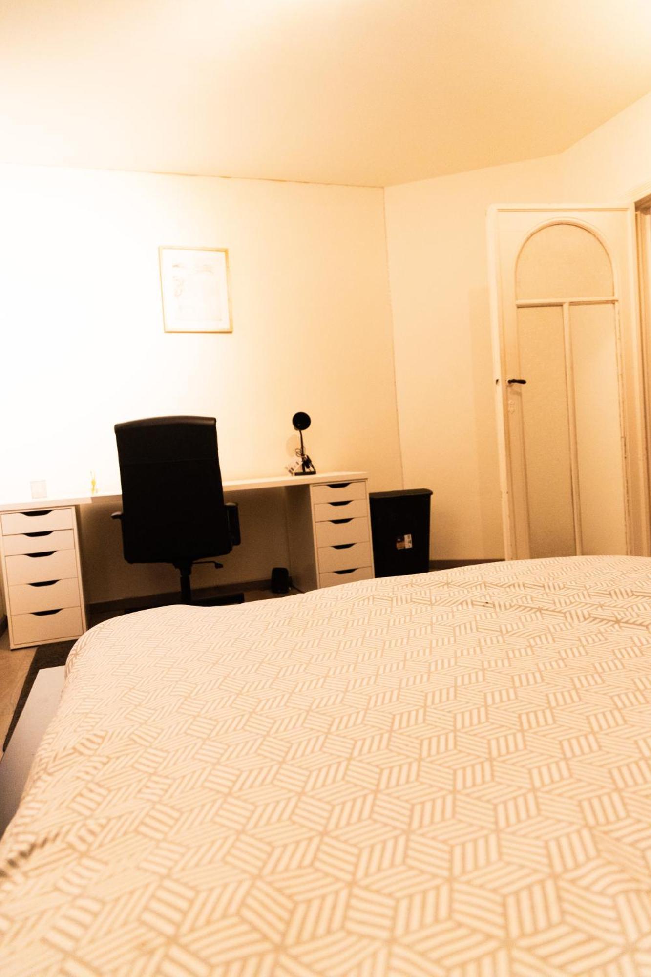 Sous Toit Lumineux Avec Garage Et 4 Pieces En Enfilade