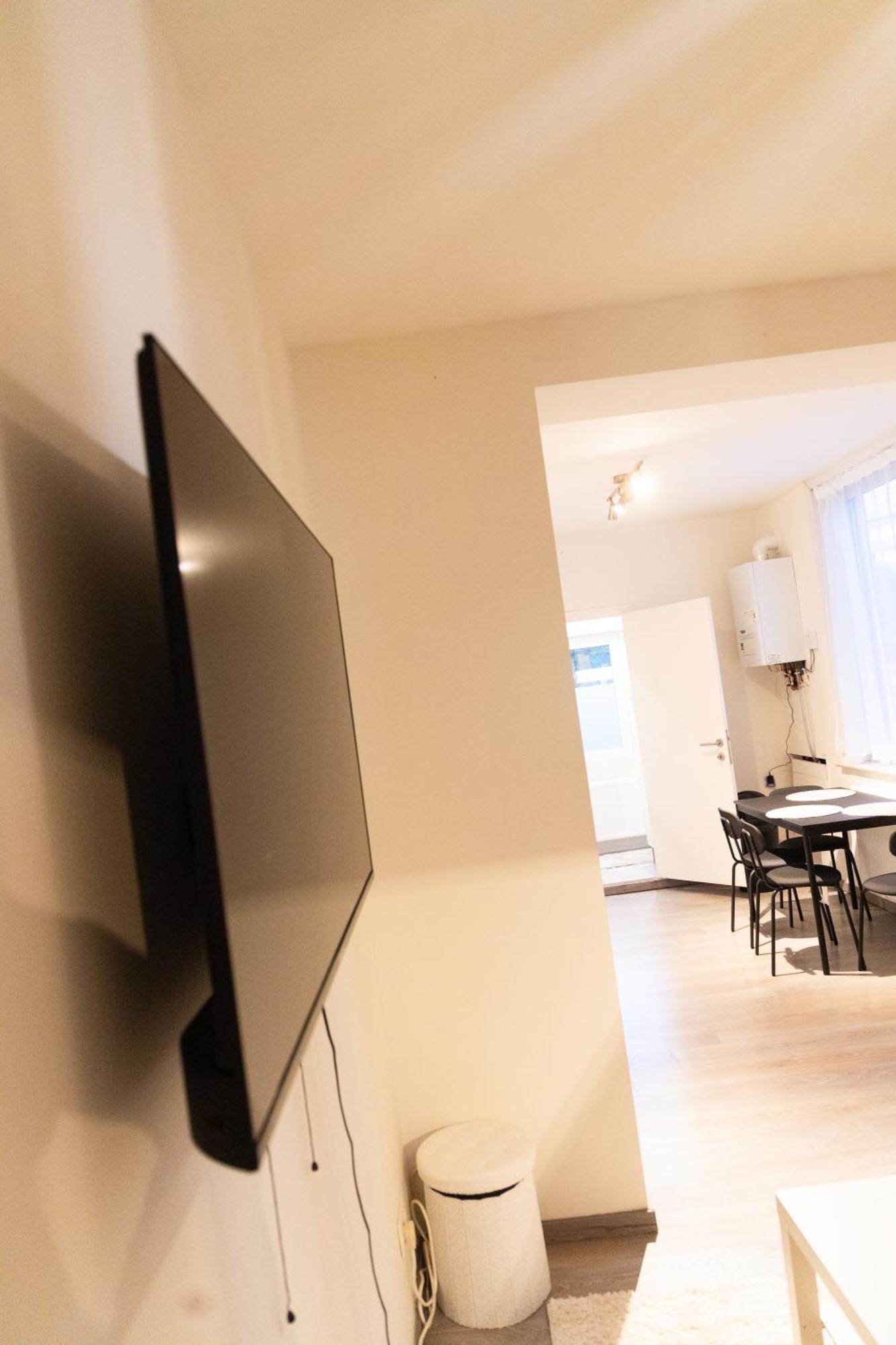 Sous Toit Lumineux Avec Garage Et 4 Pieces En Enfilade Apartment
