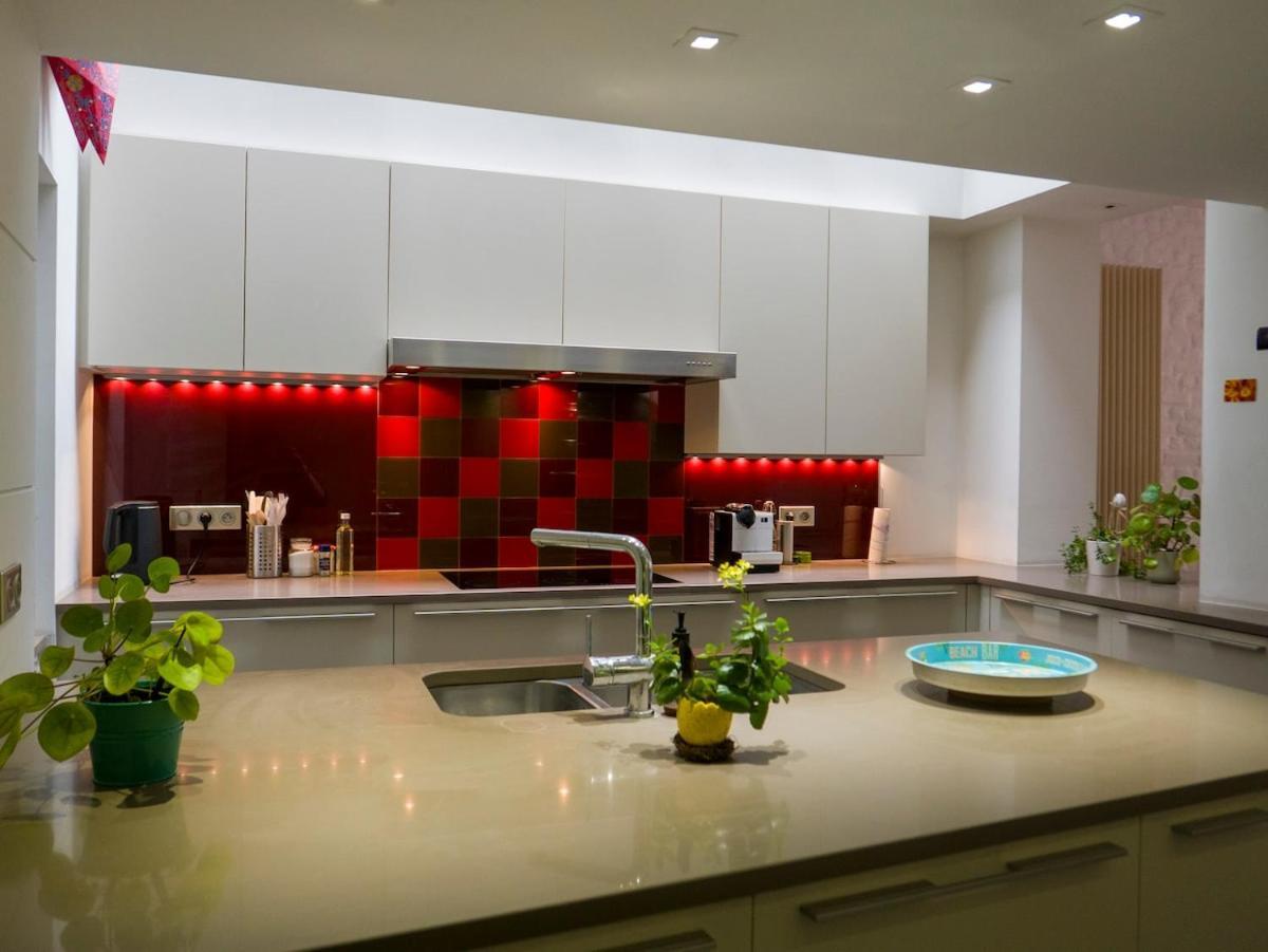 Eya House, Cozy, Bright & Well Located